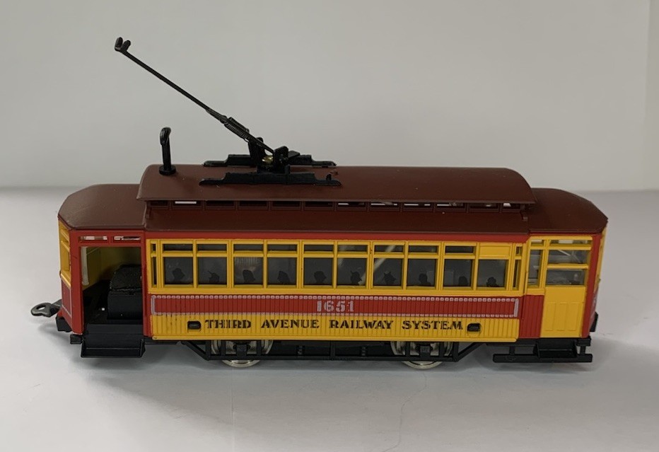 AHM HO Scale Third Avenue Railway System Trolley Car 1651 Single Pole Lights VTG