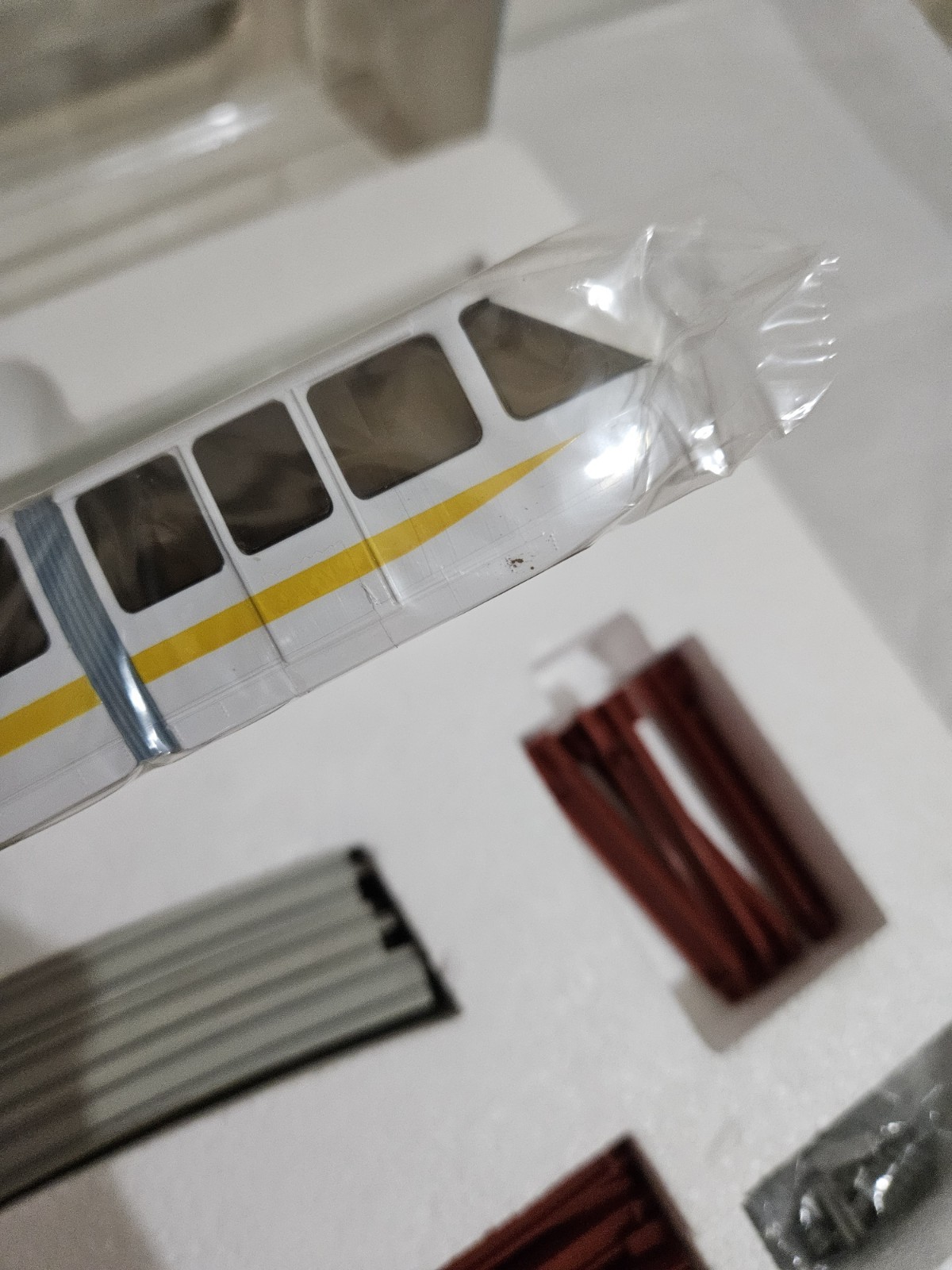 E-R Models Monorail Set Yellow Stripe #4902 HO Scale