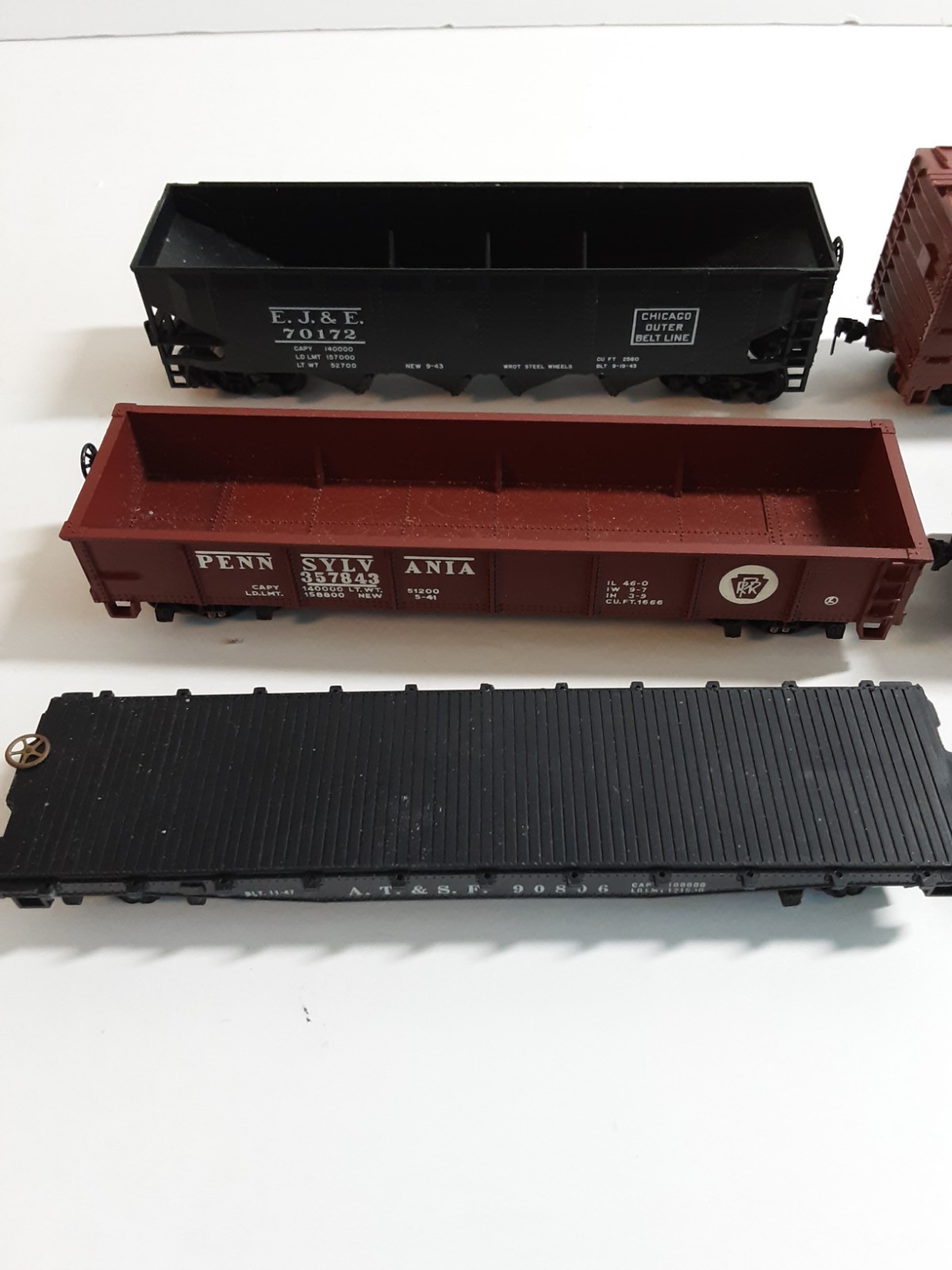 Vtg Lot Of 6 Box Cars, Tanker Cars, Flat Cars, Caboose See Description (1)
