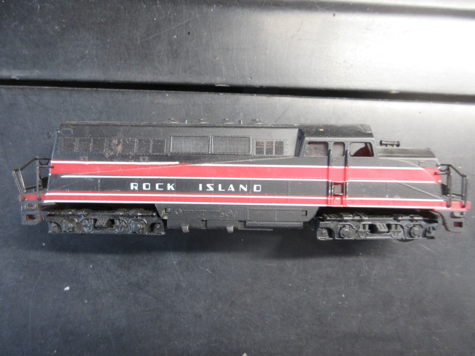 AHM ho ROCK ISLAND DIESEL LOCOMOTIVE DUMMY vintage LOT#35