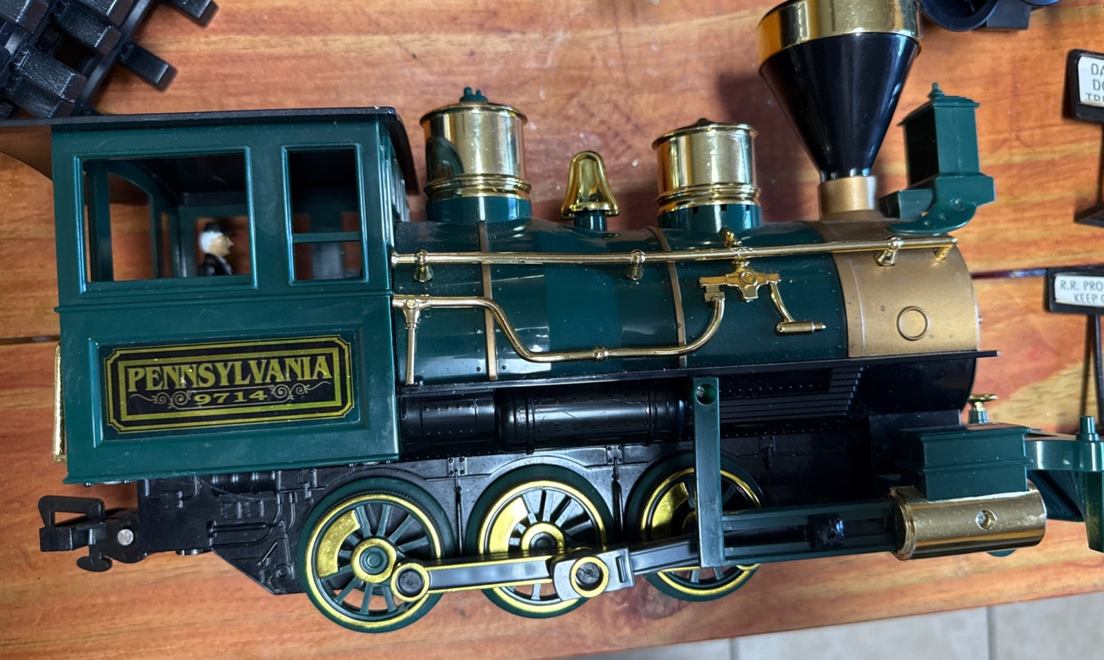 Scientific Toys Model Trains Pennsylvania 9714, Whole Set & REMOTE
