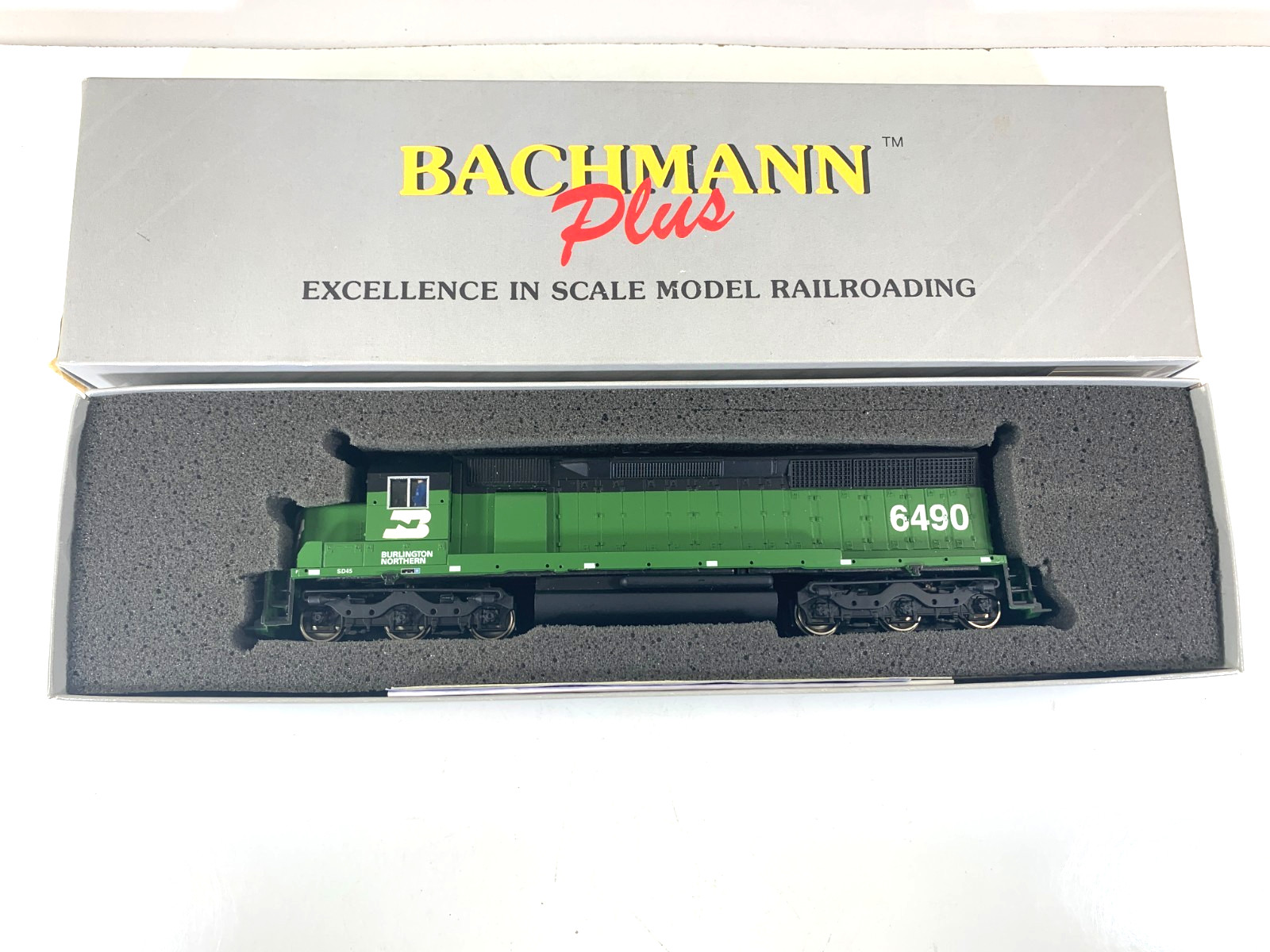 Bachmann Plus HO 11609 Burlington Northern EMD SD45 Diesel #6490, DC