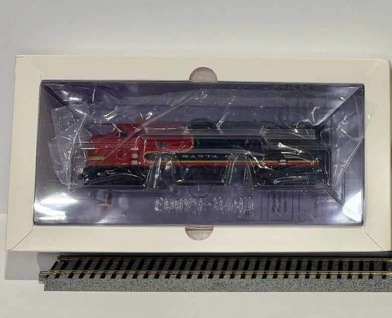 Broadway Limited HO Santa Fe Black Bonnet F3 A – DCC & Sound – #2233