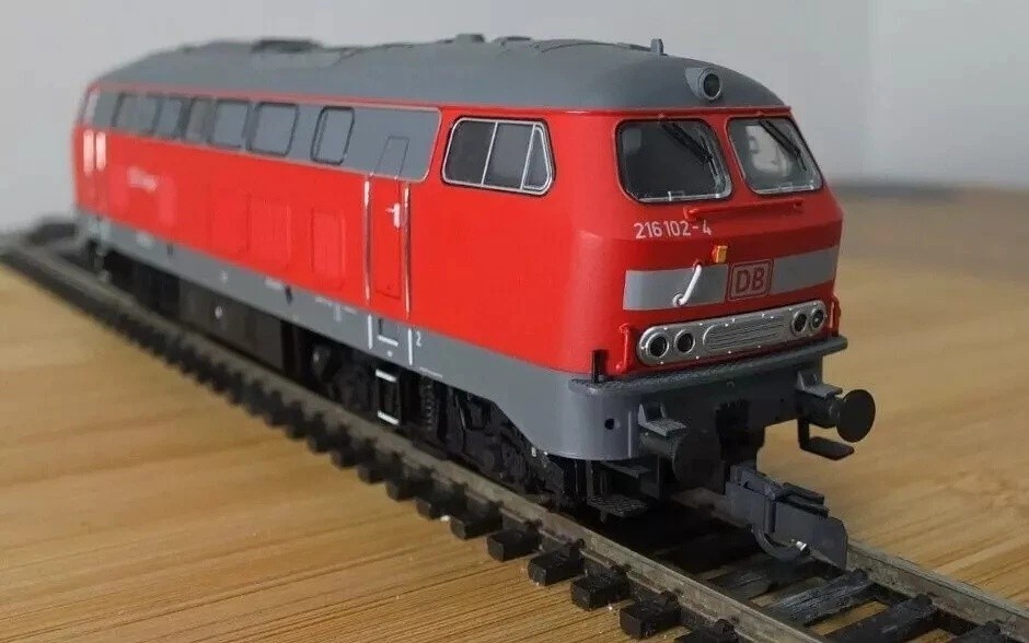 Brawa 0384 HO gauge DB BR 216 diesel locomotive in DB Cargo livery