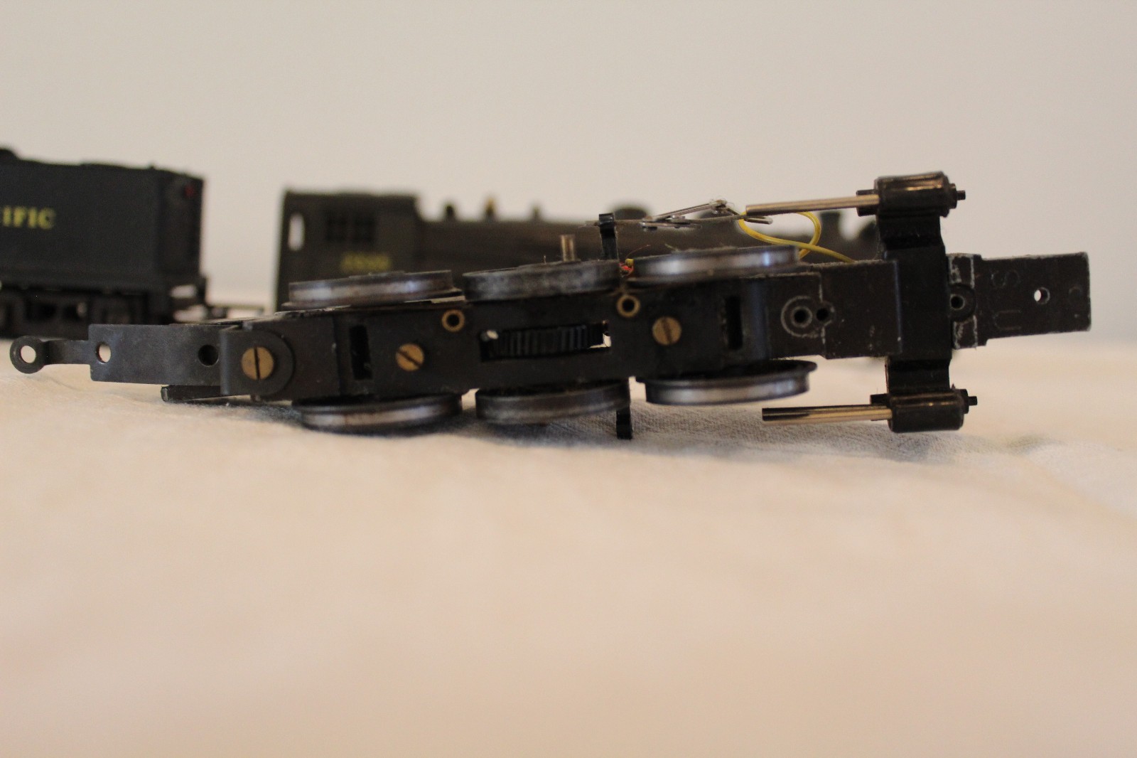 OO/HO Train Steam Locomotive 2335 With Canadian Pacific Coal Tender