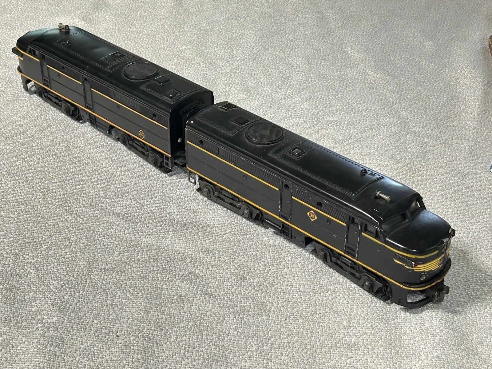 Lionel Postwar Erie Alco AA Diesel Set 2032 Powered & Dummy Runs w/ Light Horn