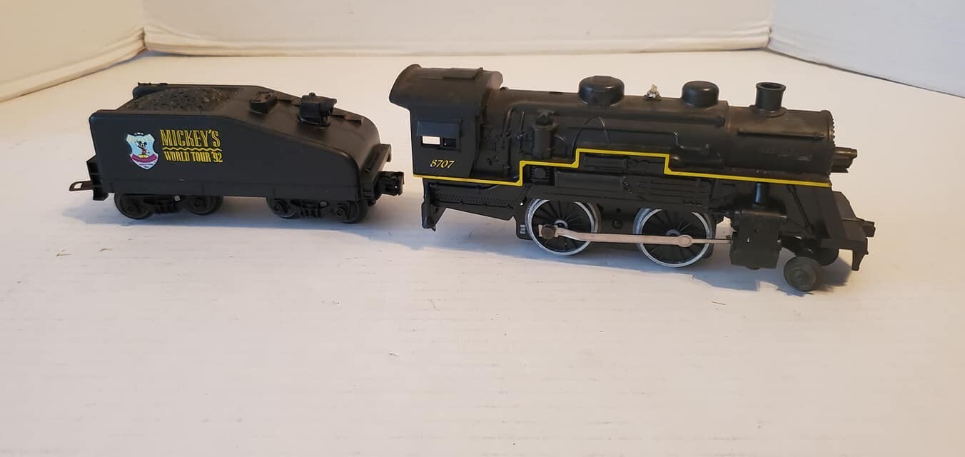 Lionel Train Engine #8707 & Tender from 1992 Disney Mickeys World Tour Train Set