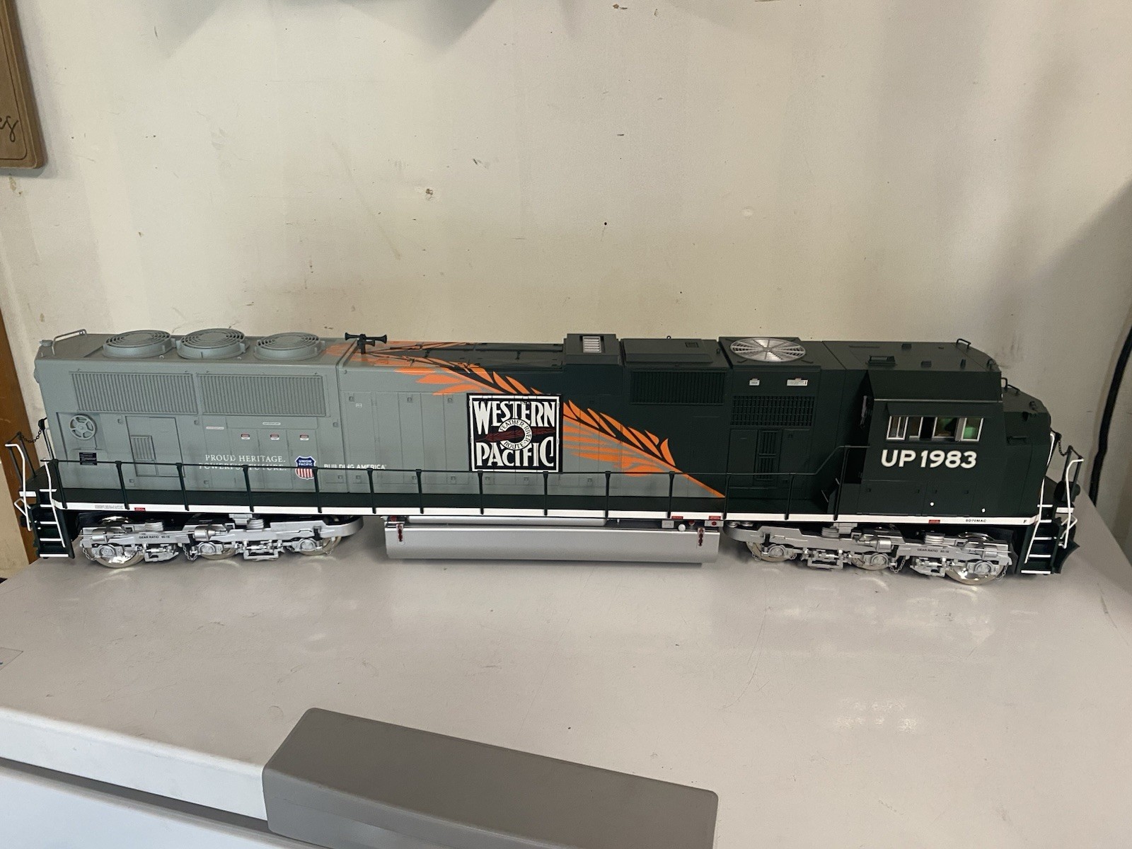 USA Trains Sd70 WP Heritage With Railpro Conversion And 18.5 Volt Battery