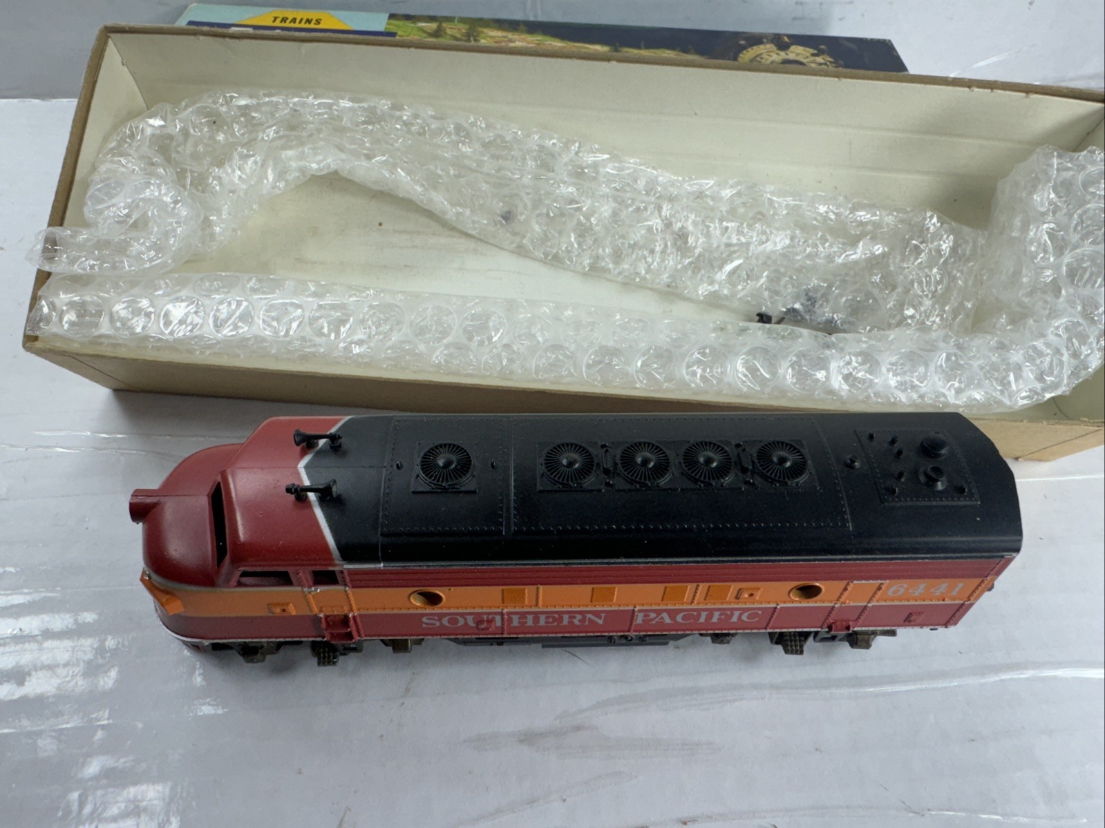 Athearn Ho Scale #3235 Daylight Super Geared F7 A Diesel Locomotive Engine