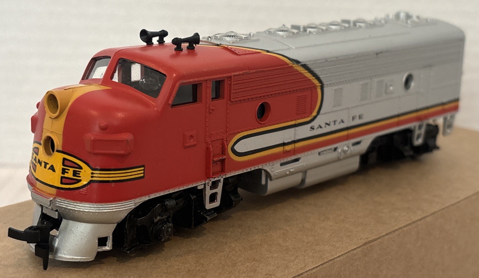 Athearn Santa Fe F7A HO Scale Diesel Locomotive Model 3001. Made In USA!