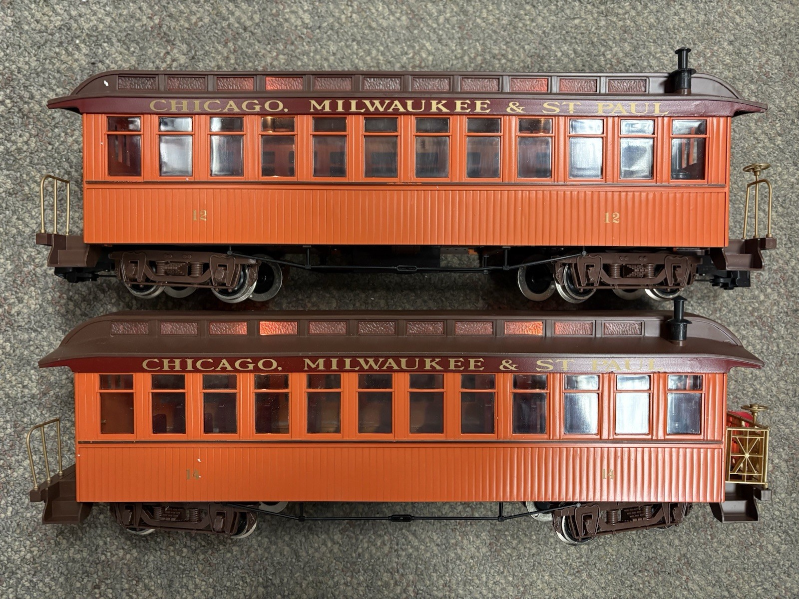 + Bachmann G Scale Golden Classic Chicago Milwaukee Locomotive Passenger Set
