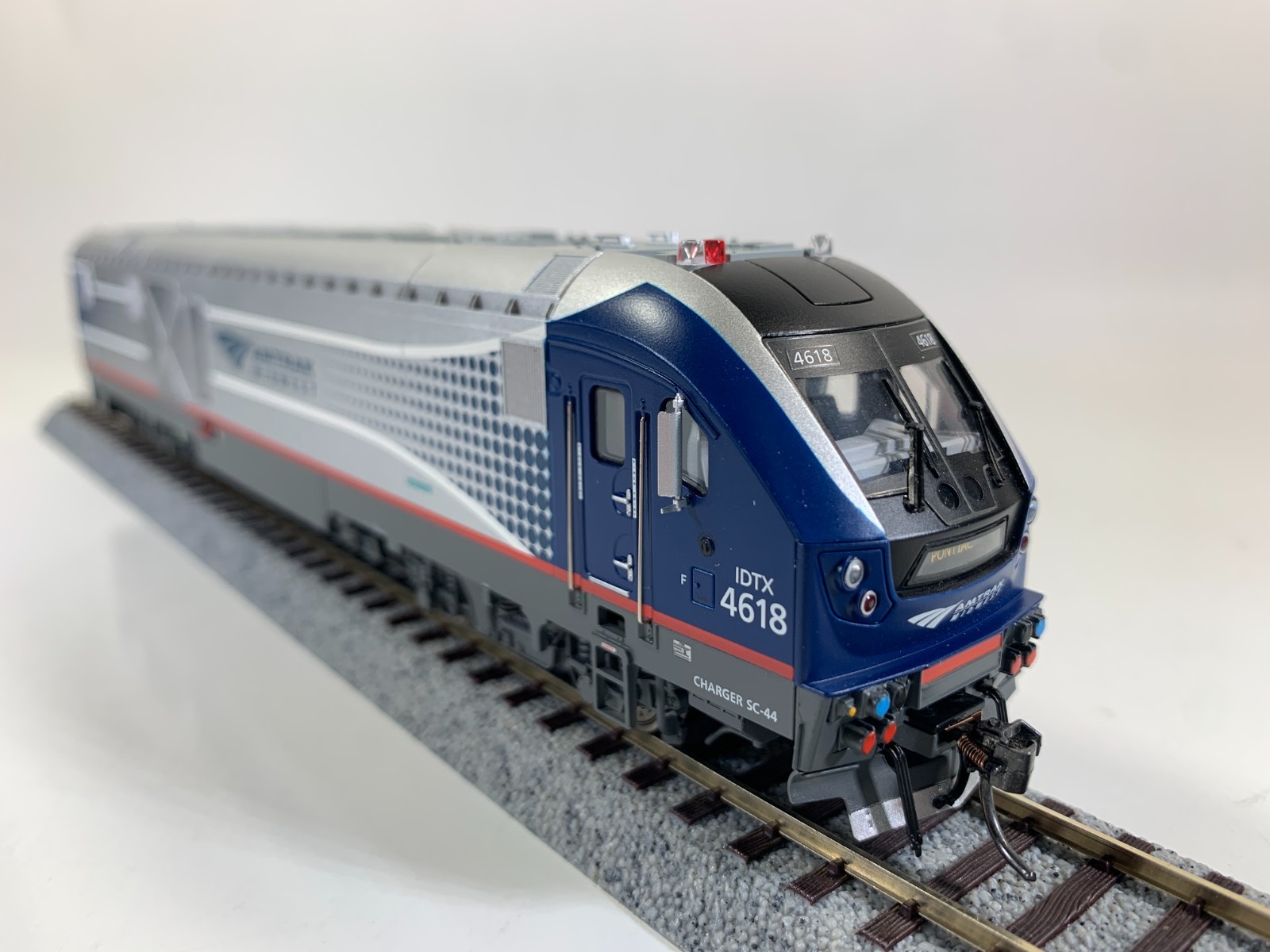 HO Bachmann 67901 Charger SC-44 Diesel Loco w/DCC Amtrack Midwest #4618