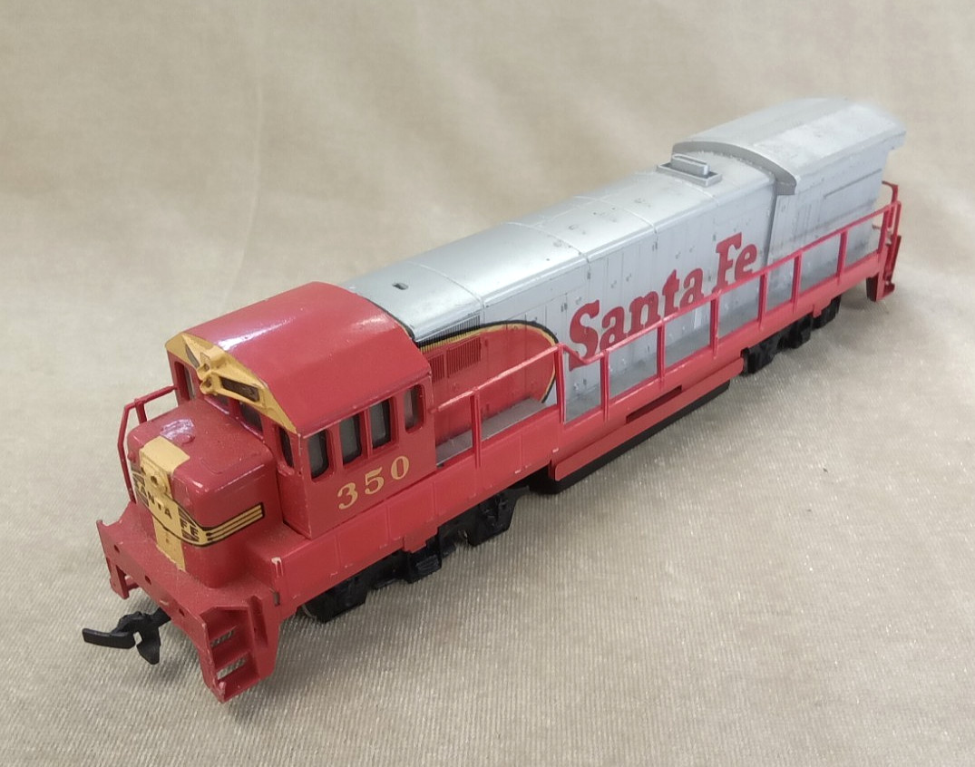 HO Gauge Bachman Santa Fe #350 Diesel Locomotive and Caboose Set * XXMR412E