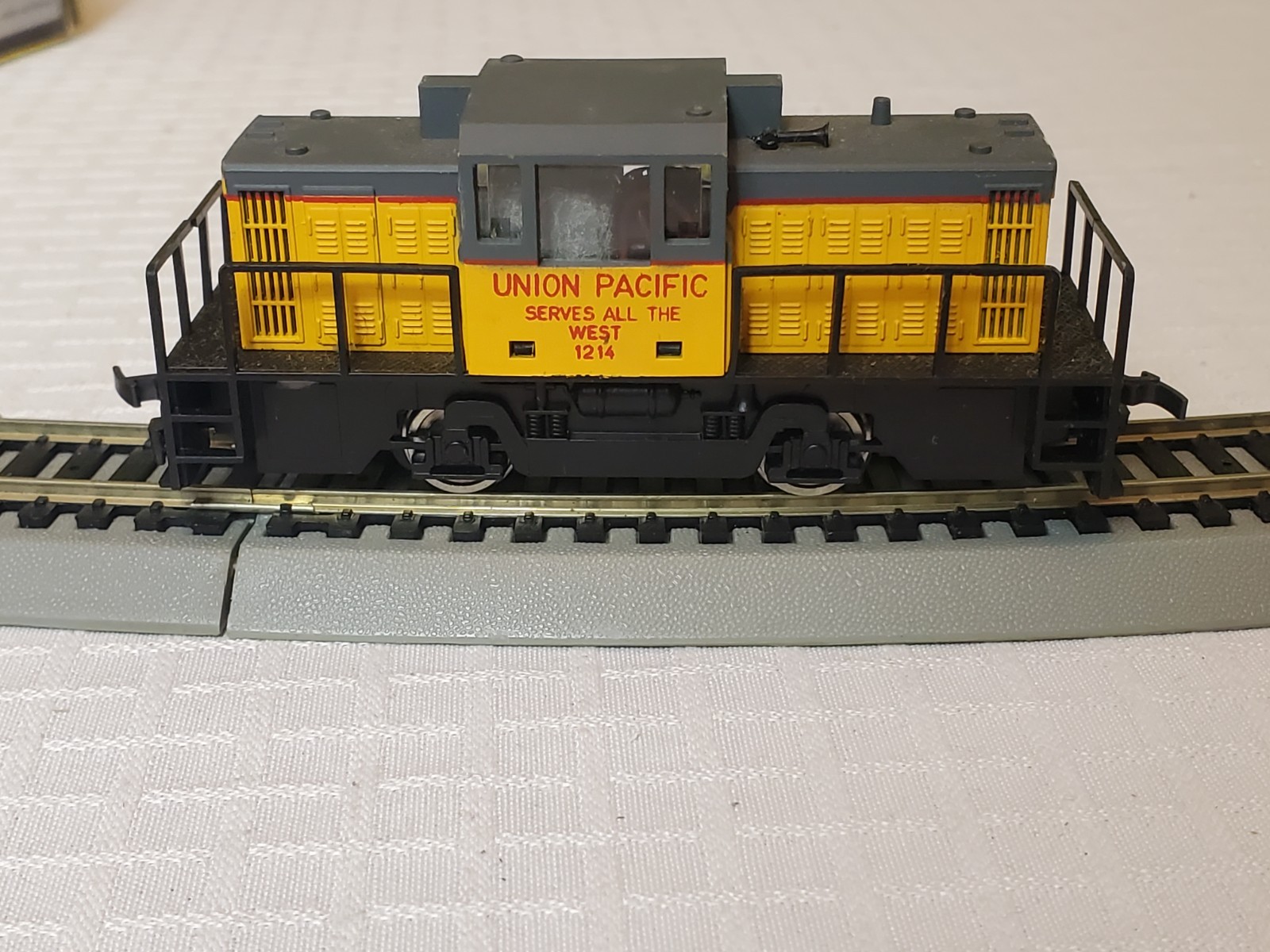 Vintage AHM HO Scale 5011C GE Center Cab Locomotive Union Pacific #1214