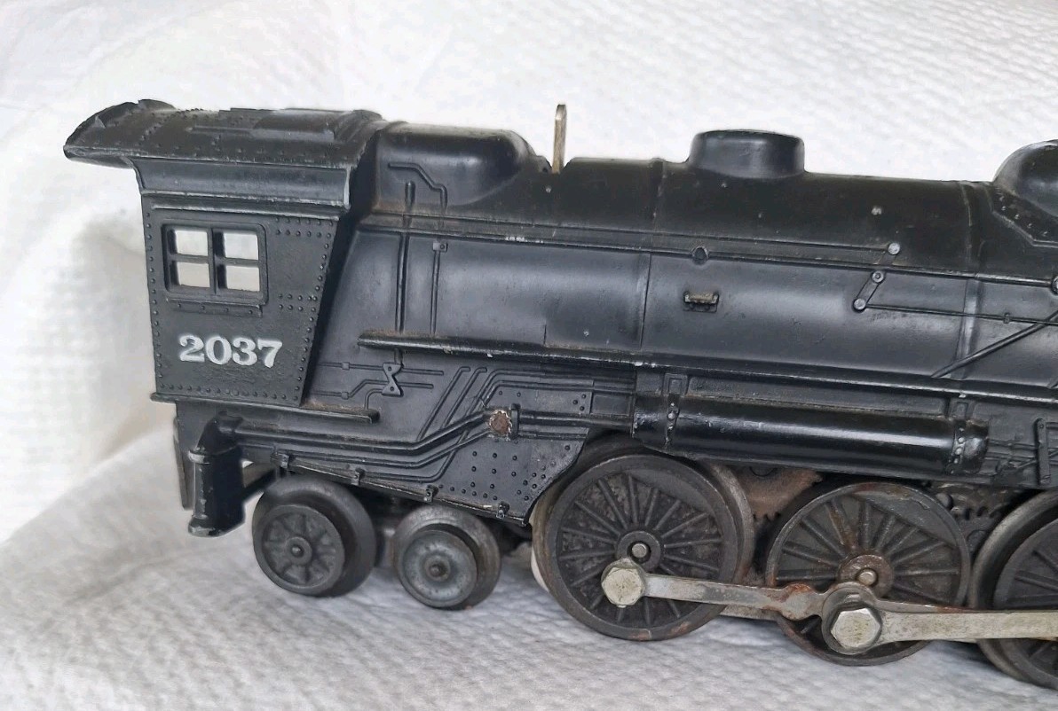Vintage Lionel 2037 Steam Locomotive With Whistle Tender