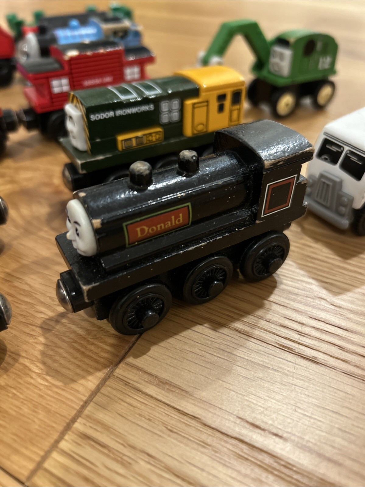 Thomas & Friends Magnetic Wooden Railway VTG Douglas Lady Rheneas Alfie Charlie