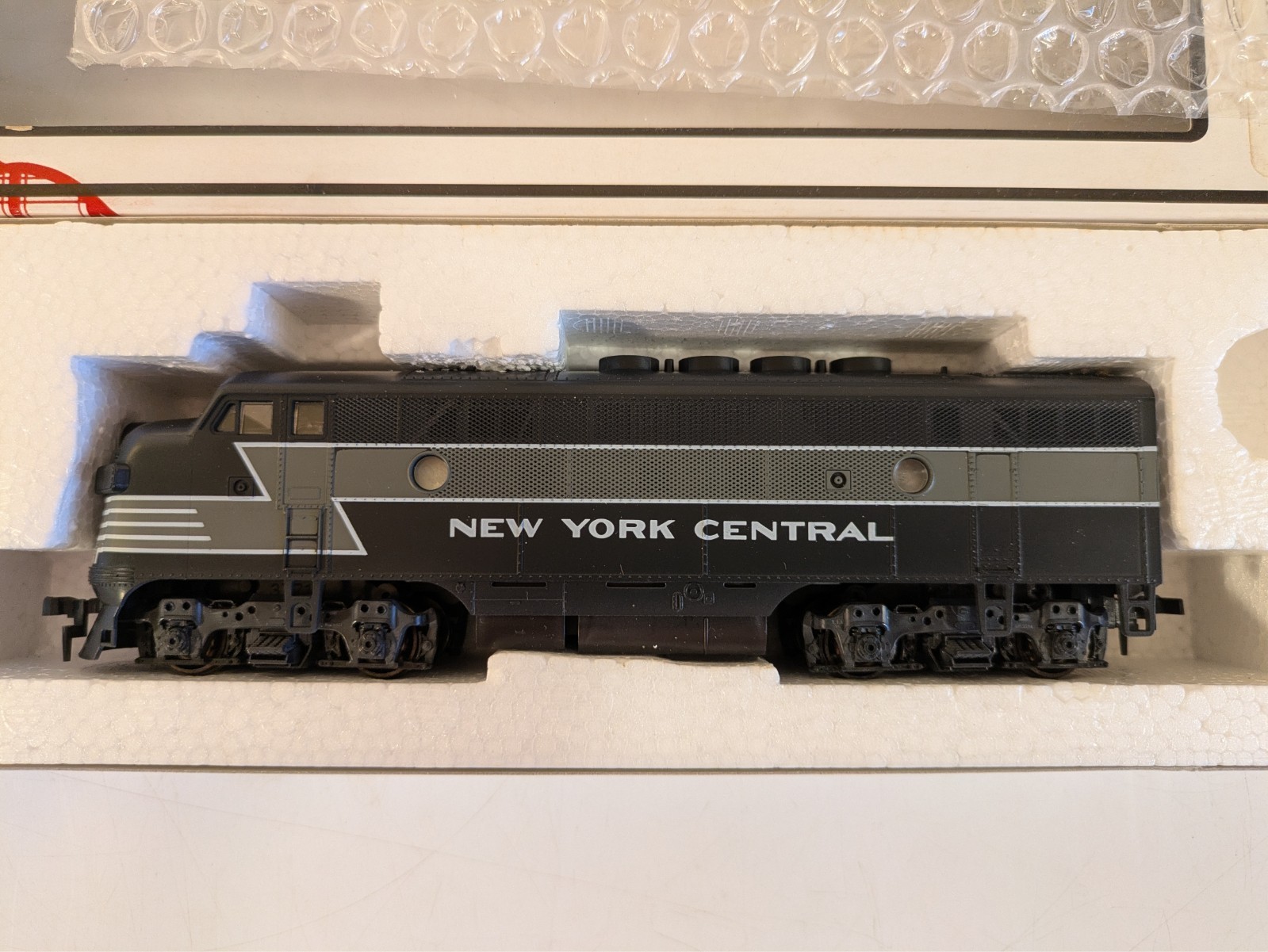 HO EMD F3 Phase 2 NYC New York Central DC NIB NOS # 8120