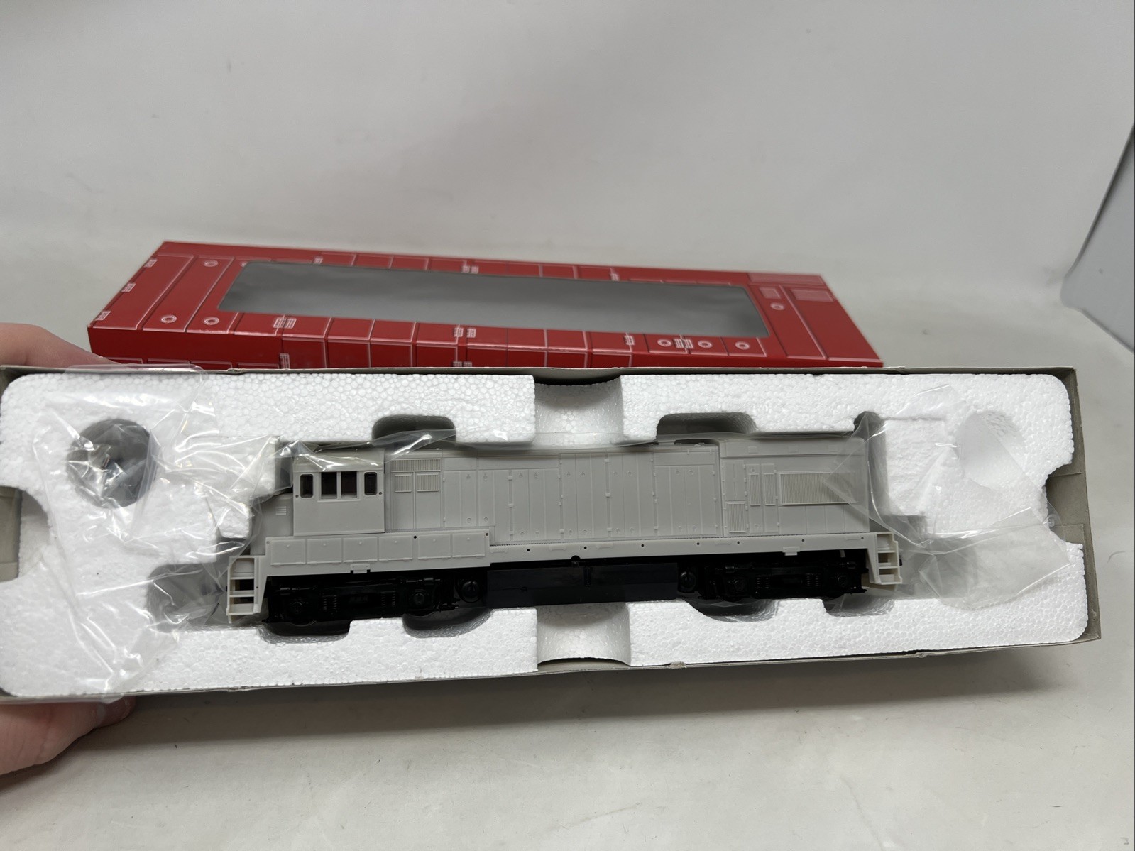 Atlas HO Undecorated AAR Type B GE U23B Diesel Locomotive 8650 NIB