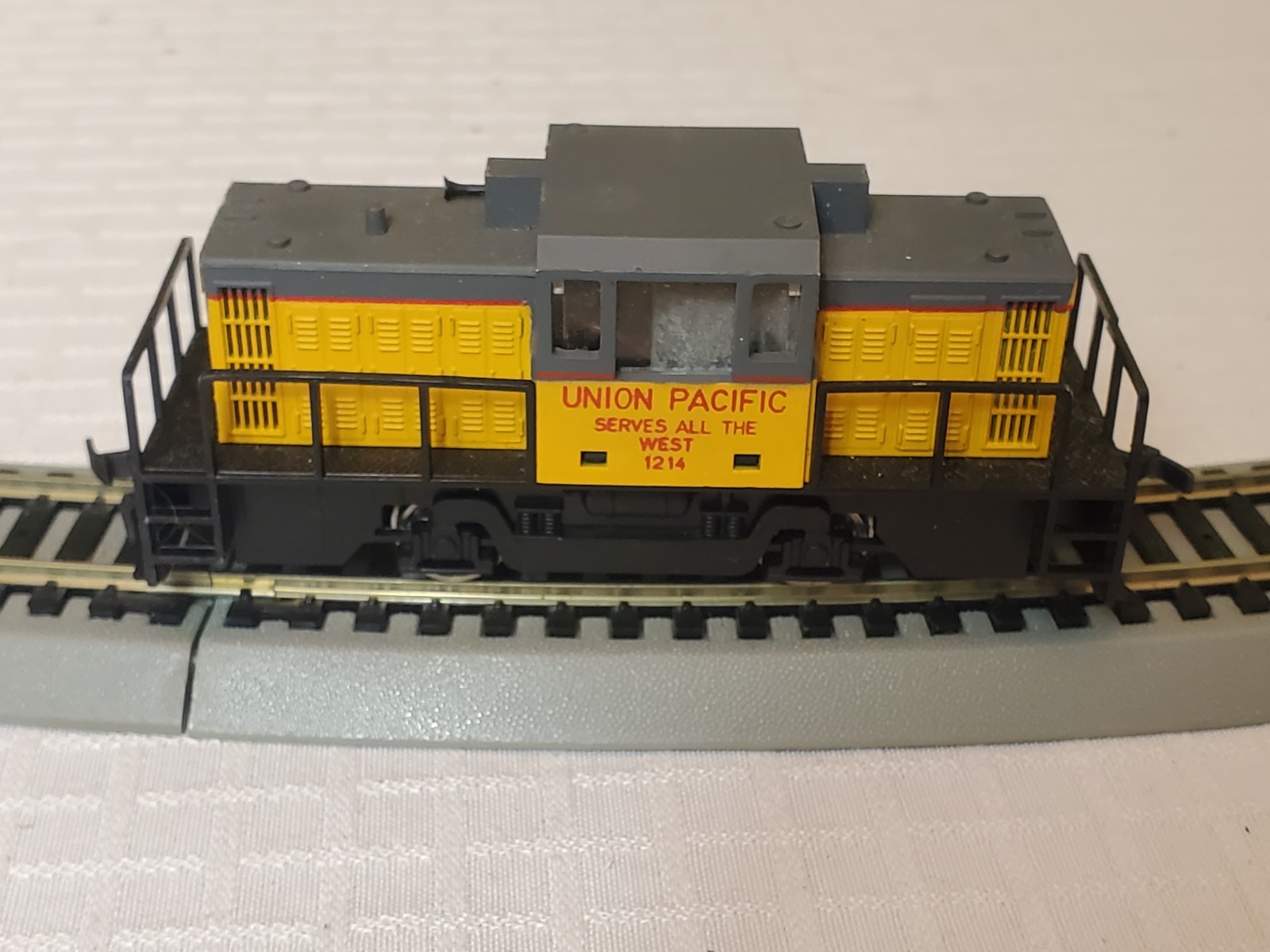 Vintage AHM HO Scale 5011C GE Center Cab Locomotive Union Pacific #1214