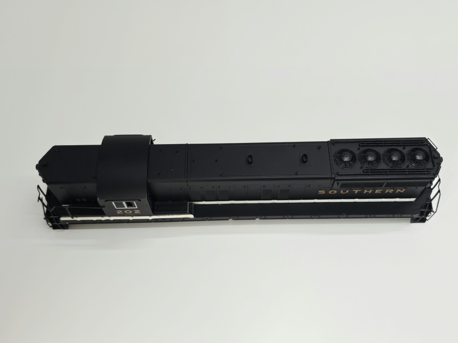 Proto 2000 – HO – SD9 Southern Locomotive #202 – Shell Only