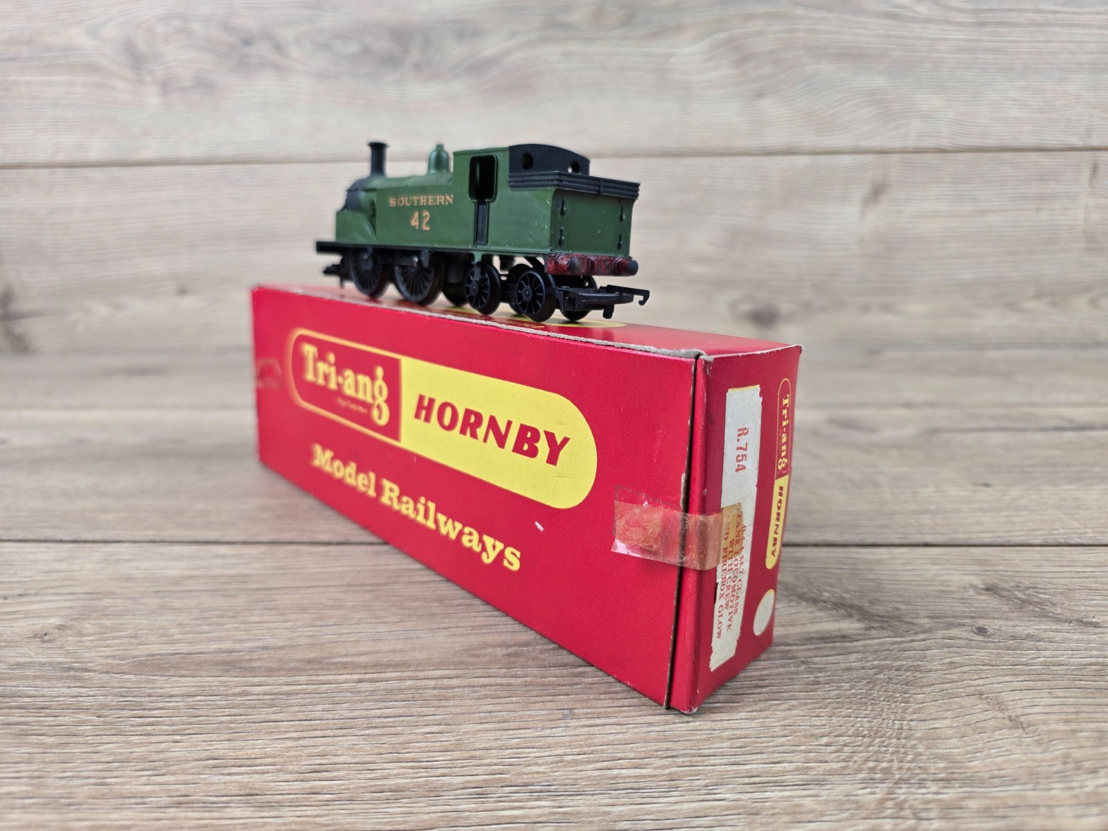 Triang Hornby R754 Class M7 Repainted Southern Tank Locomotive 42 Green OO Gauge