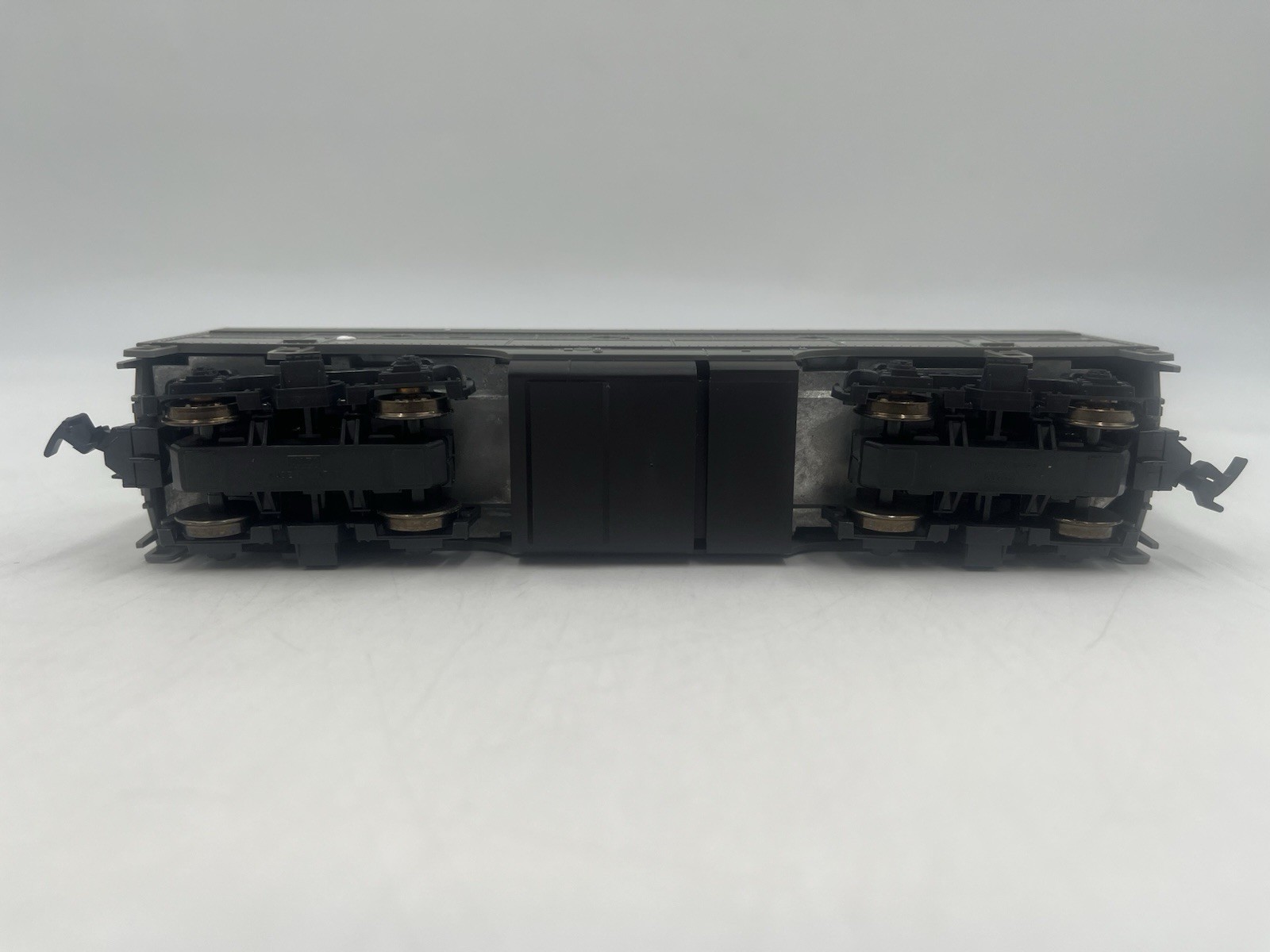 Ho Scale Stewart Hobbies 9001 F7B Phase 1 Early Undecorated Powered Locomotive