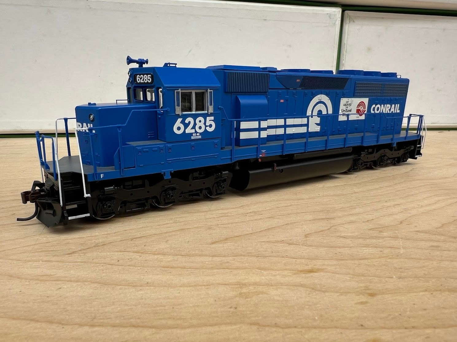 HO Athearn RTR #89858 Conrail SD40 #6285 United Way logo DCC Ready