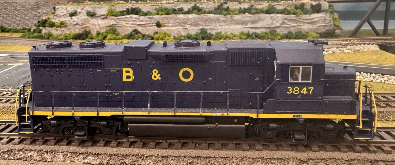 HO Atlas Baltimore & Ohio GP38 Powered Diesel Locomotive B&O #3847 Renumbered