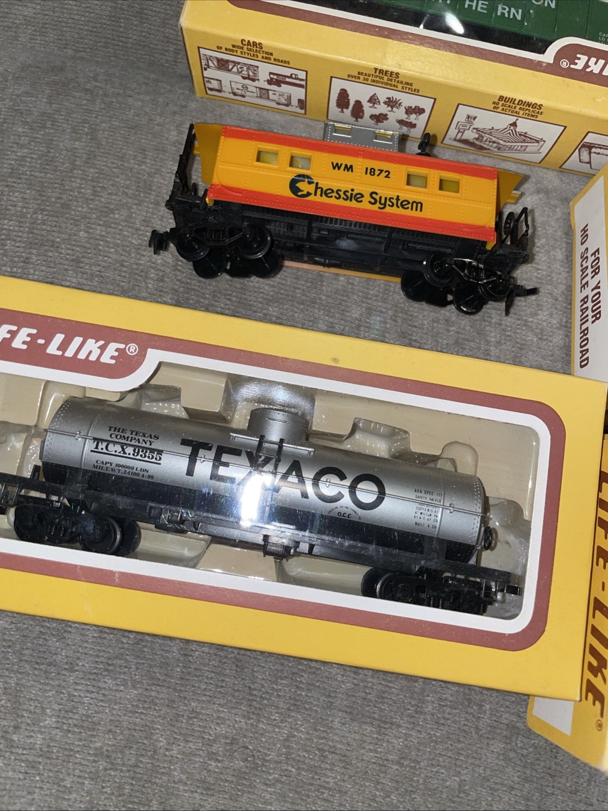 LIFE-LIKE SET OF 5 TRAIN CARS HO SCALE 8302,8446,8505,8541,1872