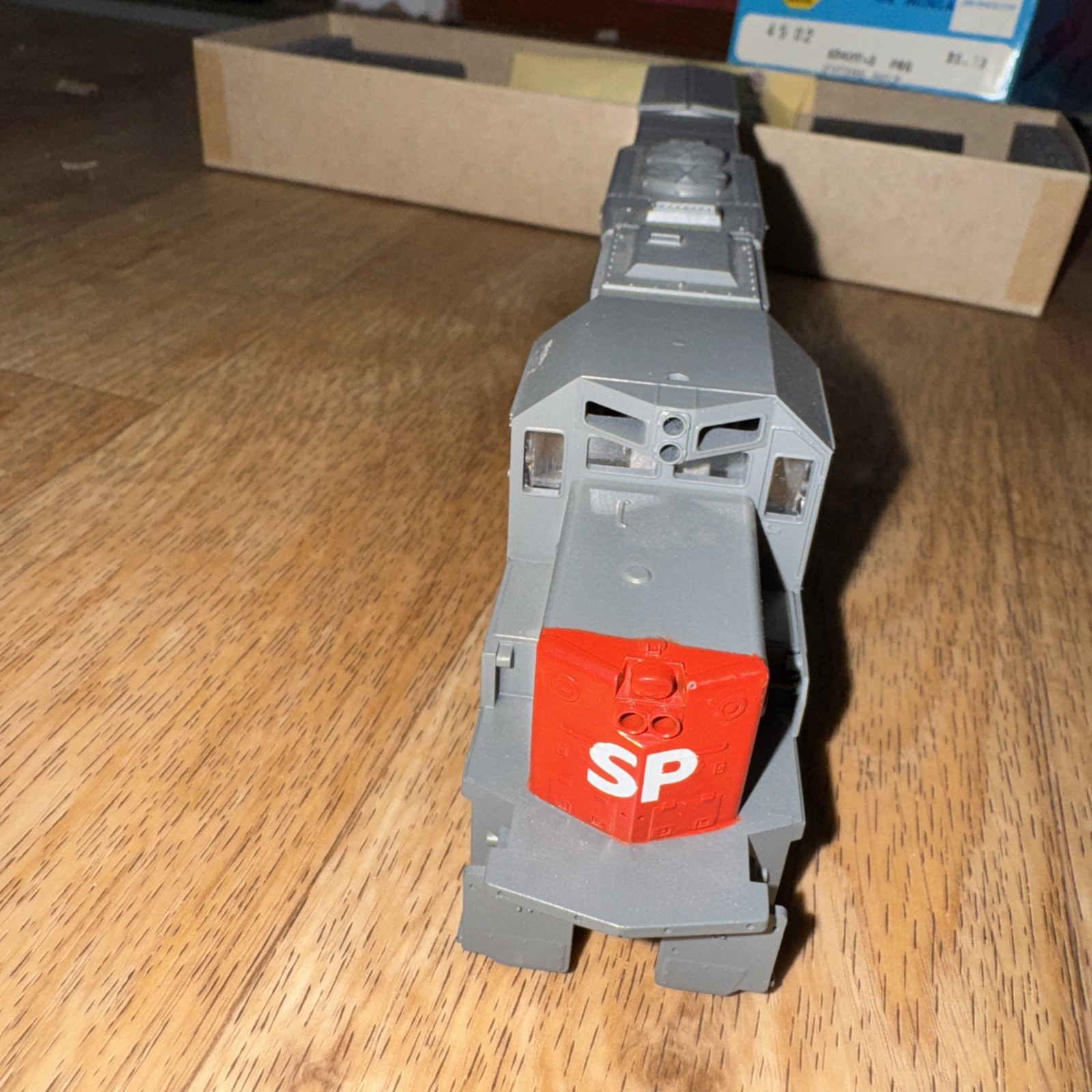 HO Scale Athearn, SD40T-2 Diesel Locomotive, Cotton Belt Gray #8326 – 4502