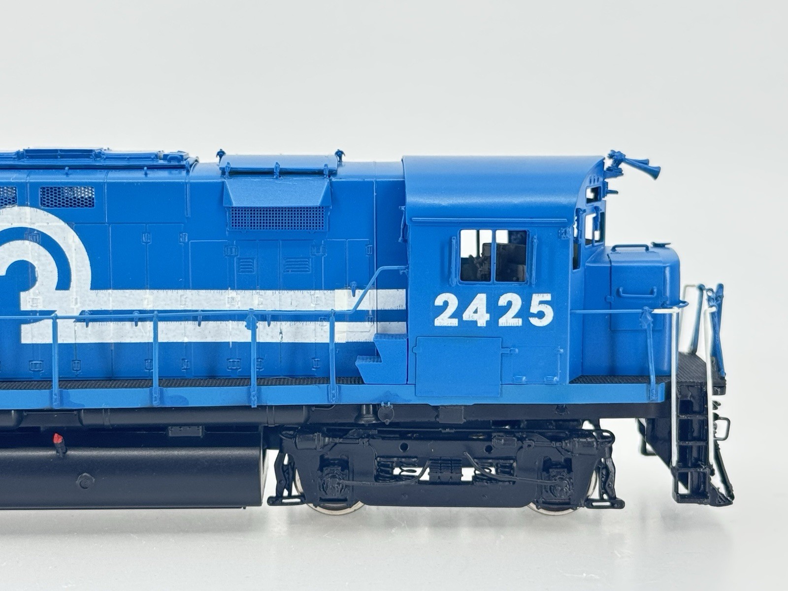 HO Scale Overland Models OMI 1925 Conrail Alco C425 Diesel Locomotive CR #2425