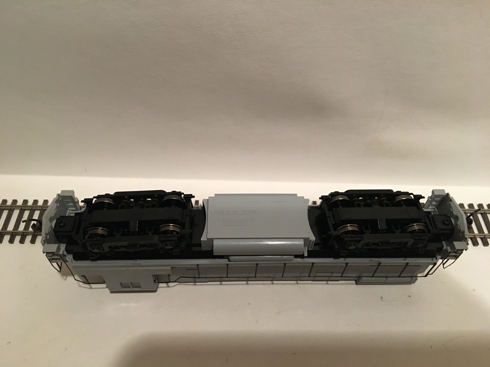 HO Atlas Classic 9330 Undecorated ALCO C-424 Powered Diesel Locomotive