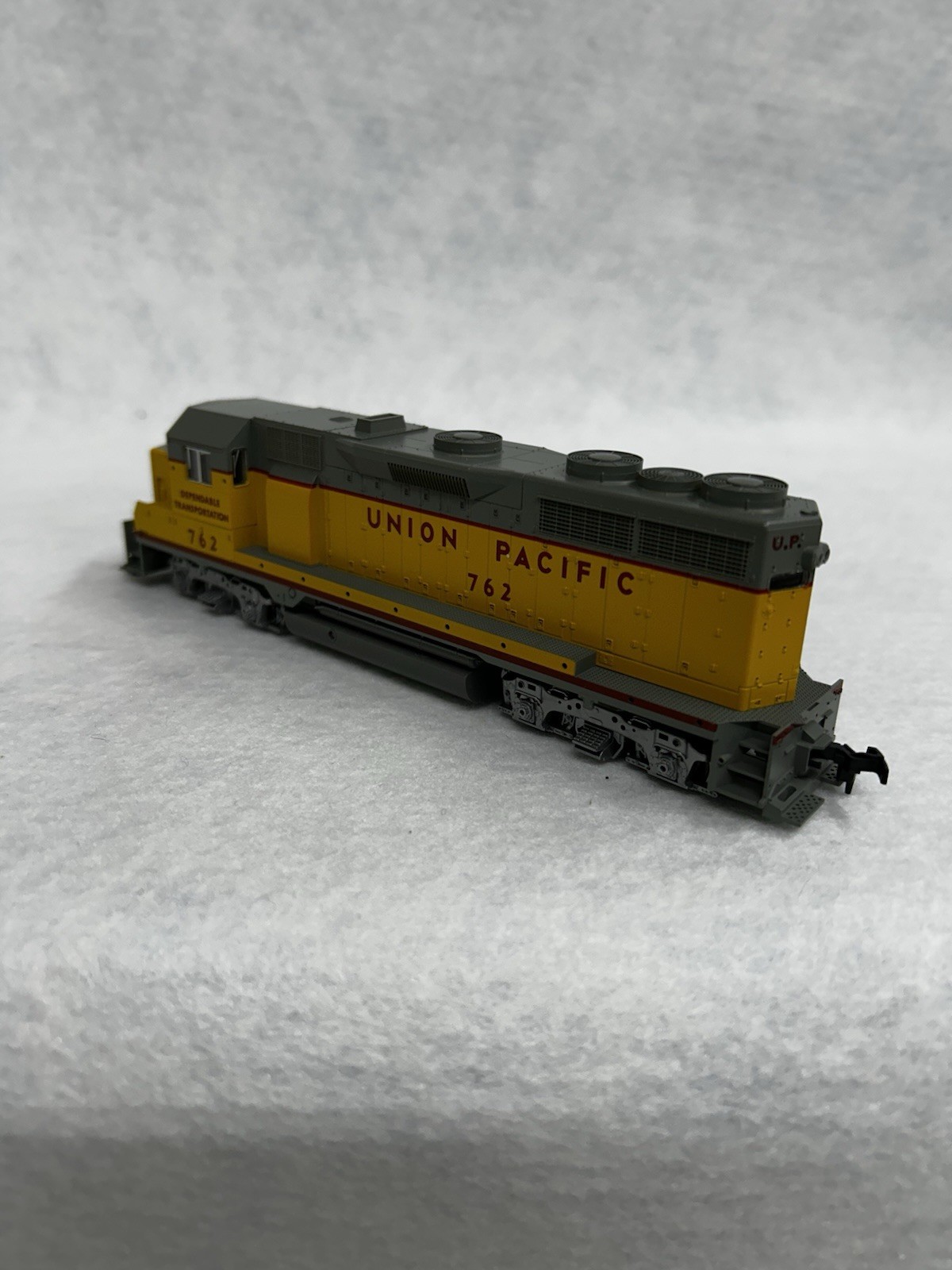 Beautiful KATO Union Pacific Railroad GP-35 Diesel Engine HO