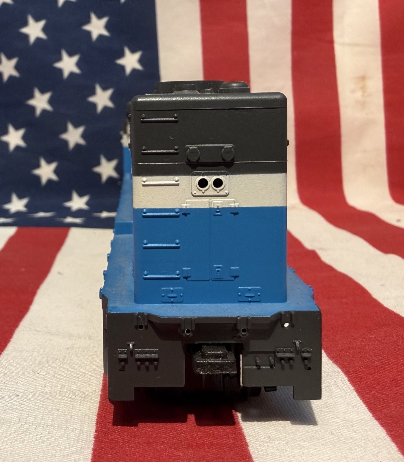HO Great Northern 404 Dummy Diesel Locomotive Rolls Smoothly Nice Paint As-Is