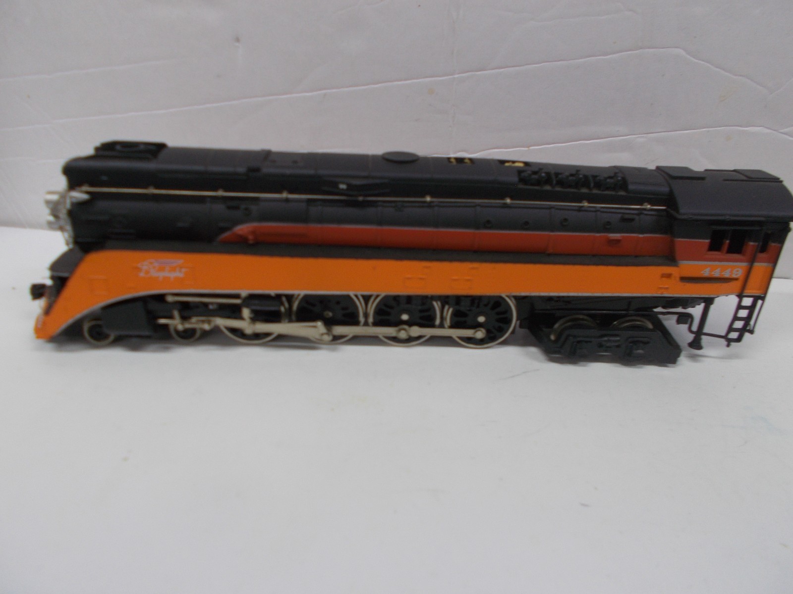 BACHMANN~ SOUTHERN PACIFIC – THE DAYLIGHT GS4 4-8-4 LOCOMOTIVE & TENDER~HO SCALE
