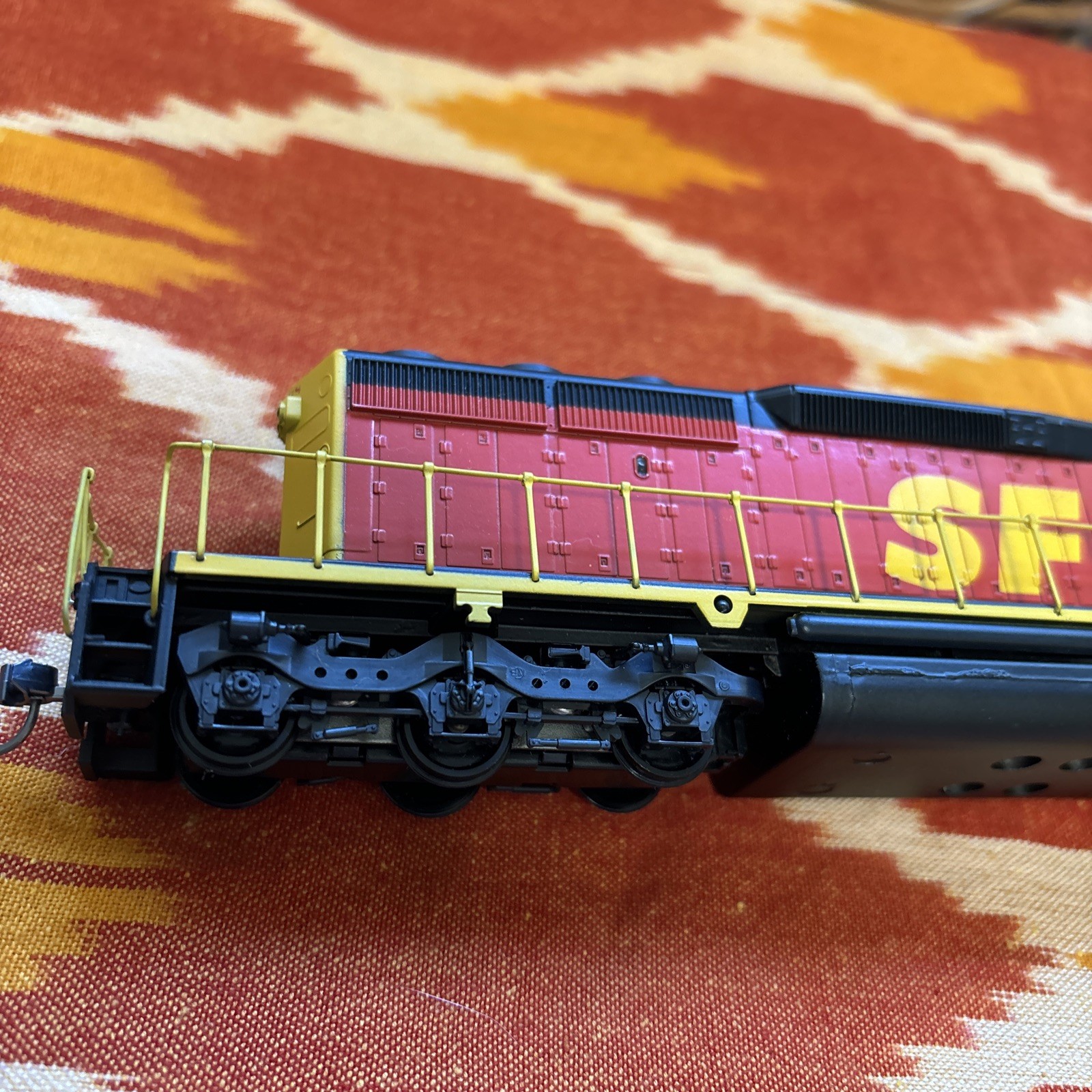 Santa Fe 5140 Red & Yellow, HO Used Locomotive