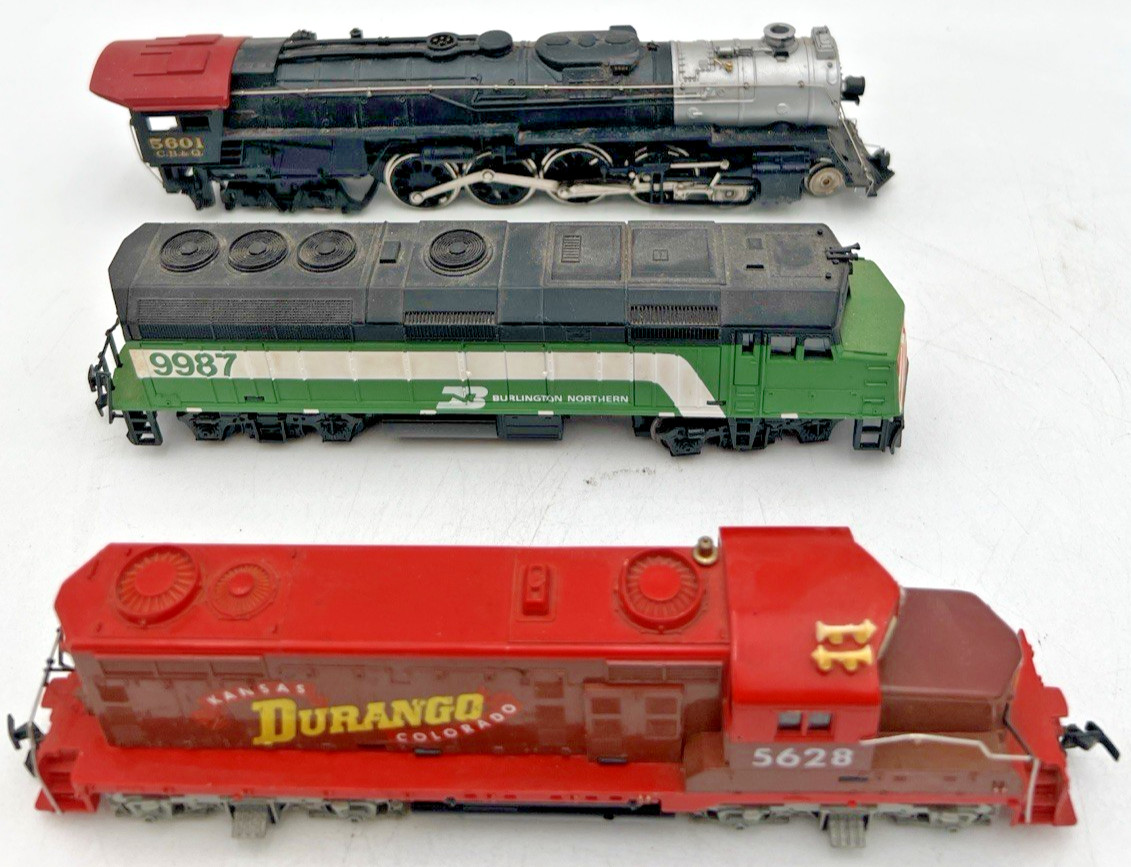 6 LOCOMOTIVES C.B. & Q 5601, BN 9987, MILWAUKEE RD, DURANGO 5628 + EXTRAS