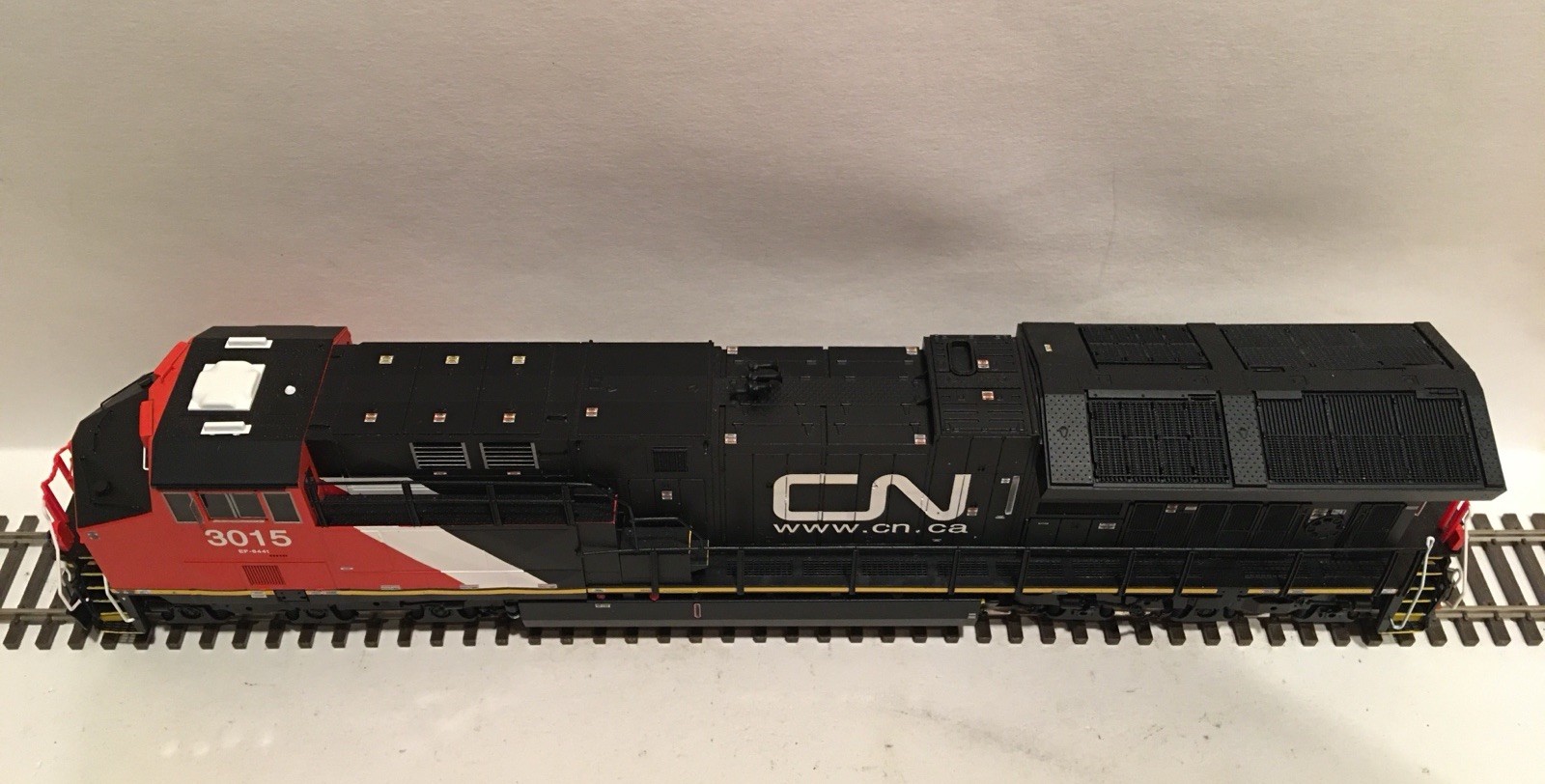 HO Intermountain Canadian National ET44AC Diesel Locomotive CN #3015 DCC SOUND