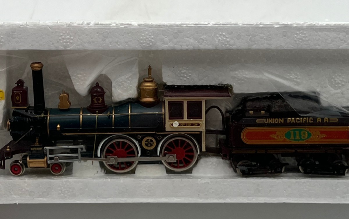 Bachmann HO Union Pacific 4-4-0 American Steam Locomotive & Tender Old West Era