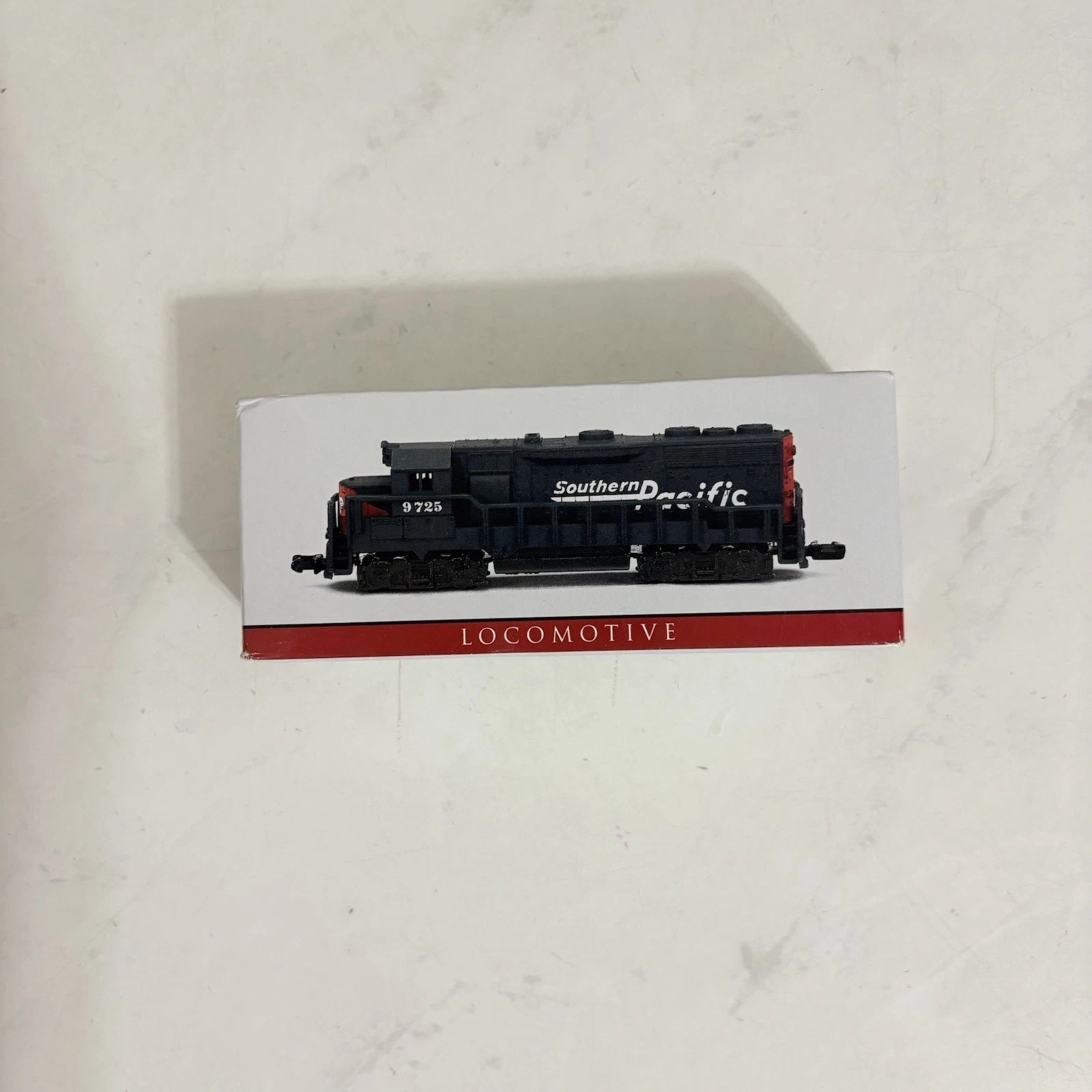 Southern Pacific Locomotive # 9725 Model Train No 418 High Speed N Scale w Box