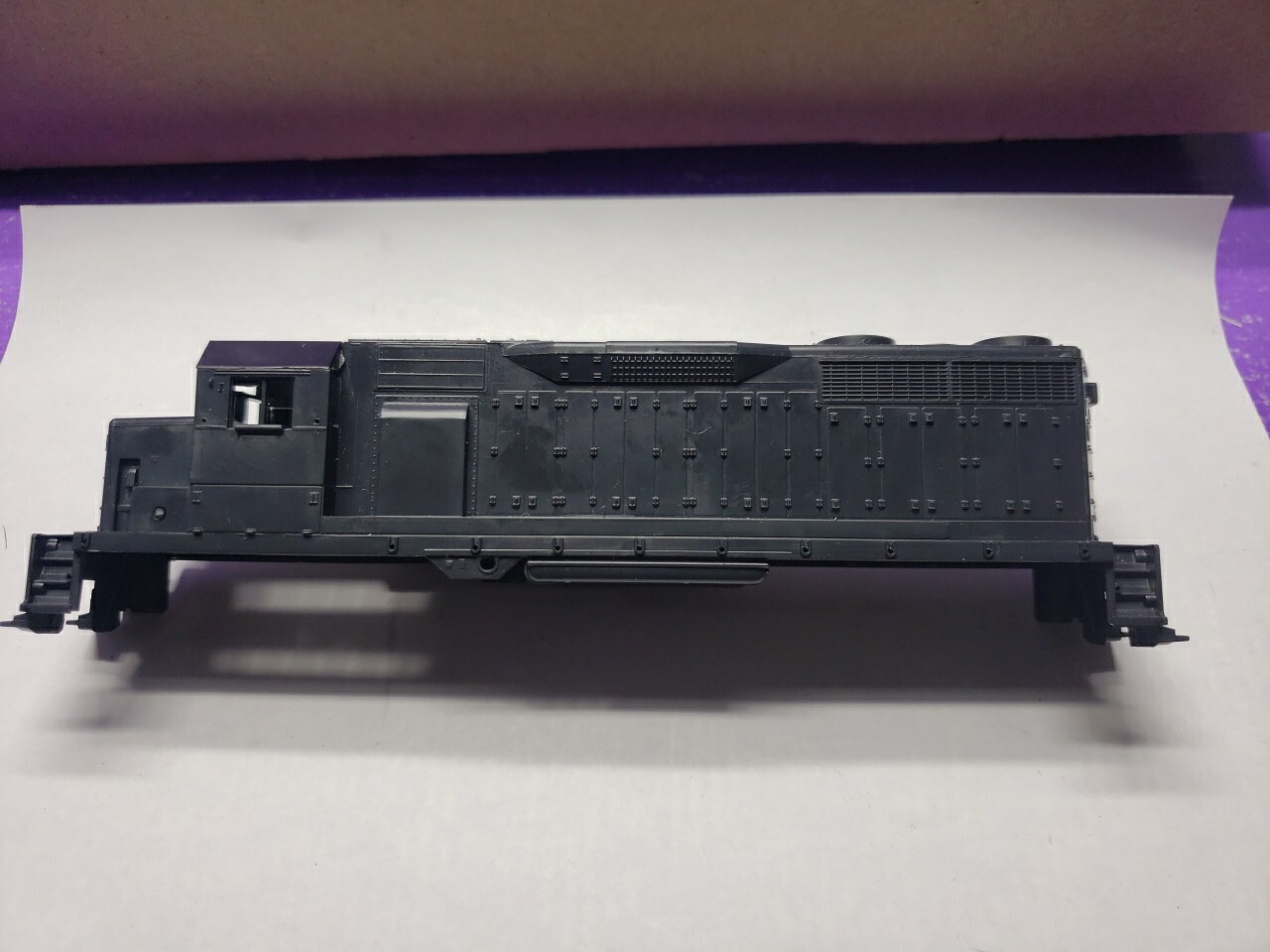 GP35 ATHEARN UNDECORATED SHELL ONLY Diesel LOCOMOTIVE Good condition