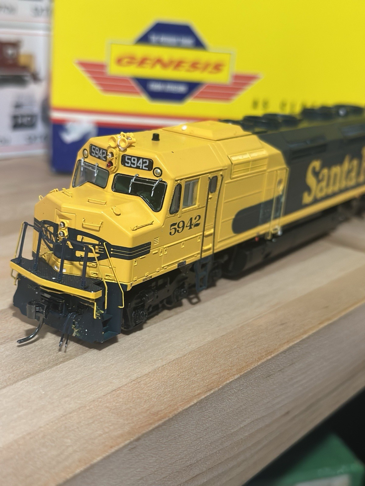 Athearn Genesis HO FP45 Santa Fe #5942 DCC&Sound Diesel Loco Used heavily