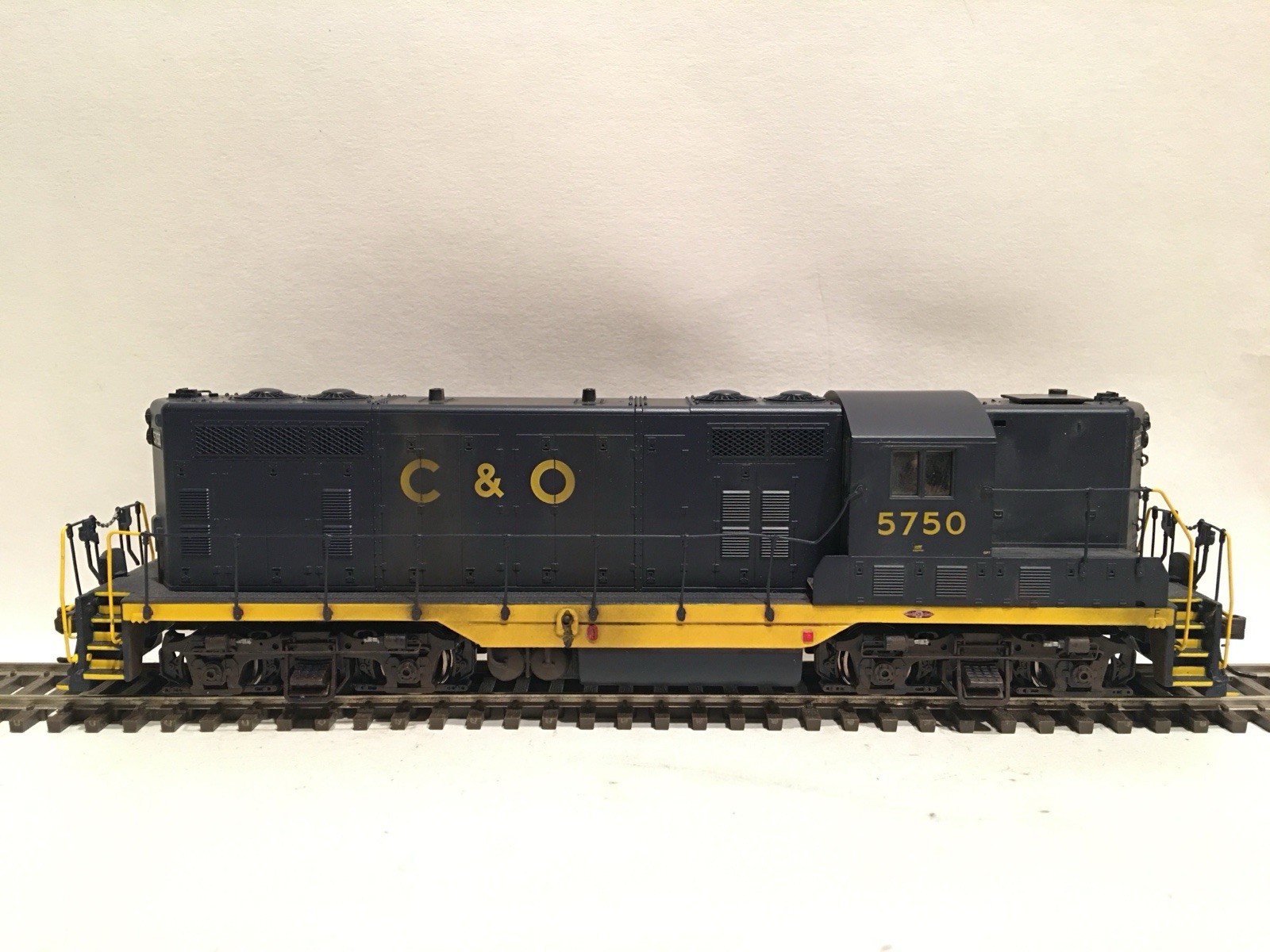 HO Atlas Classic 8356 Chesapeake Ohio GP7 Diesel Locomotive C&O #5750 WEATHERED