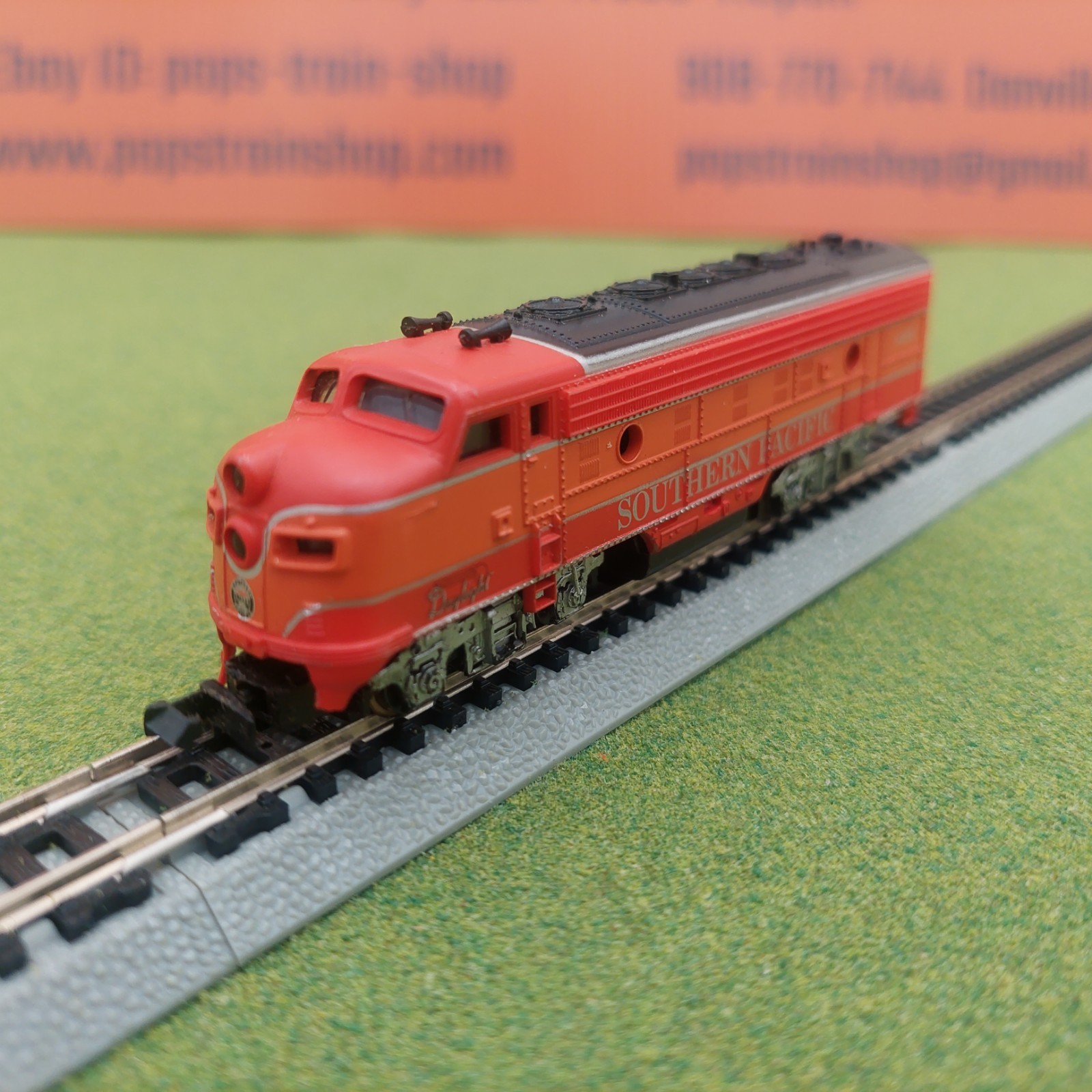 Life-Like ~ N-Scale #6405 Southern Pacific “Daylight Paint Scheme” F 7 Diesel
