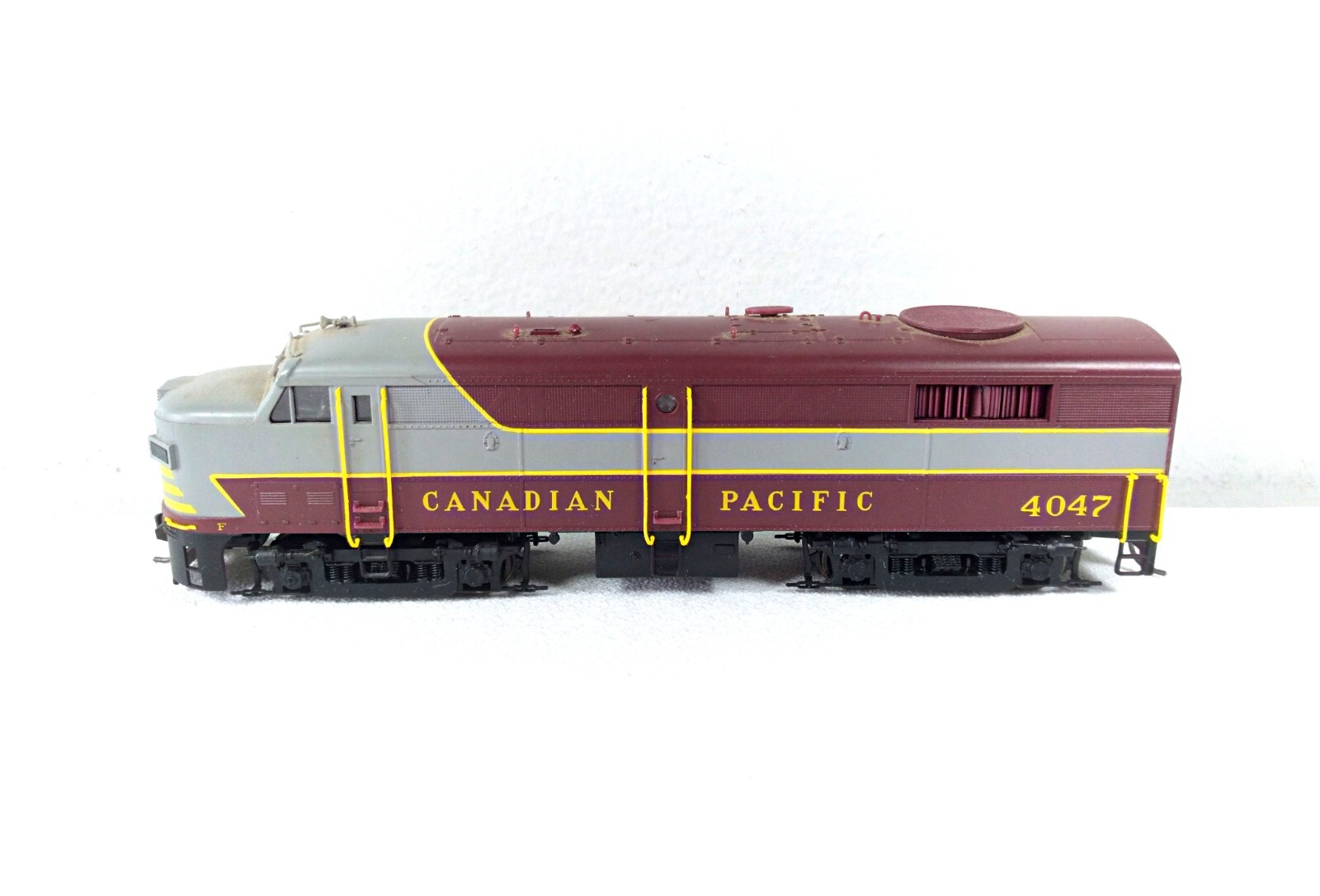 HO Train Life-Like Proto CPR #4047 Alco FA2 Locomotive – Powered