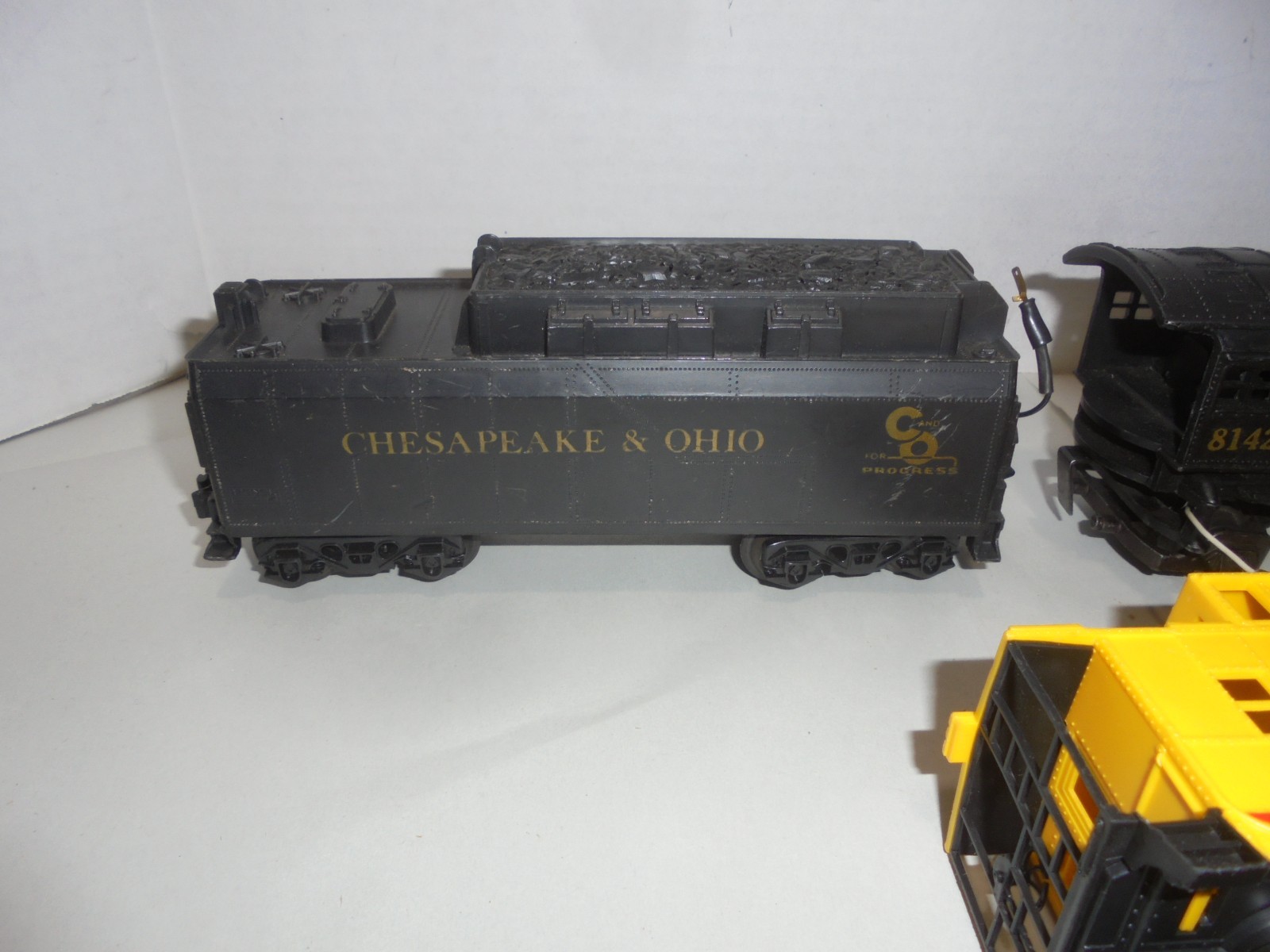 LIONEL C&O STEAM ENGINE WITH TENDER AND CABOOSE VINTAGE O GAUGE