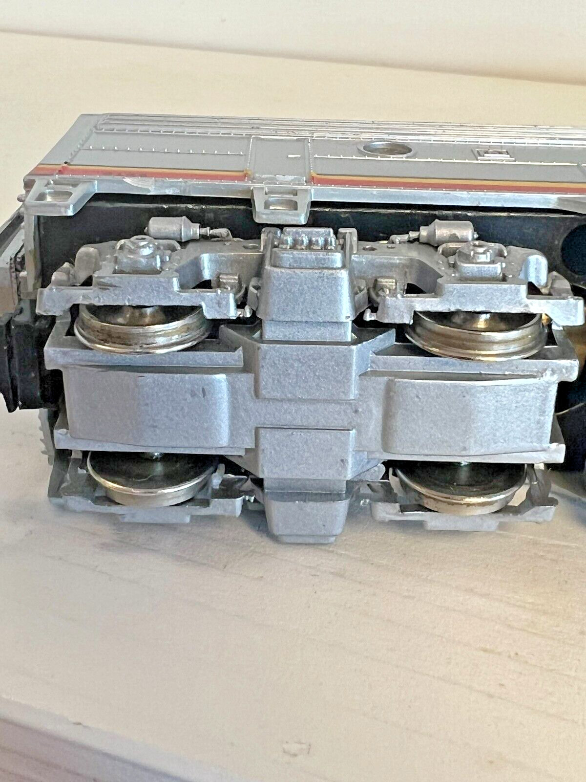 HO Scale Bachmann Santa Fe Train #390 wired w/ car (NOT SURE OF FUNCTIONALITY)