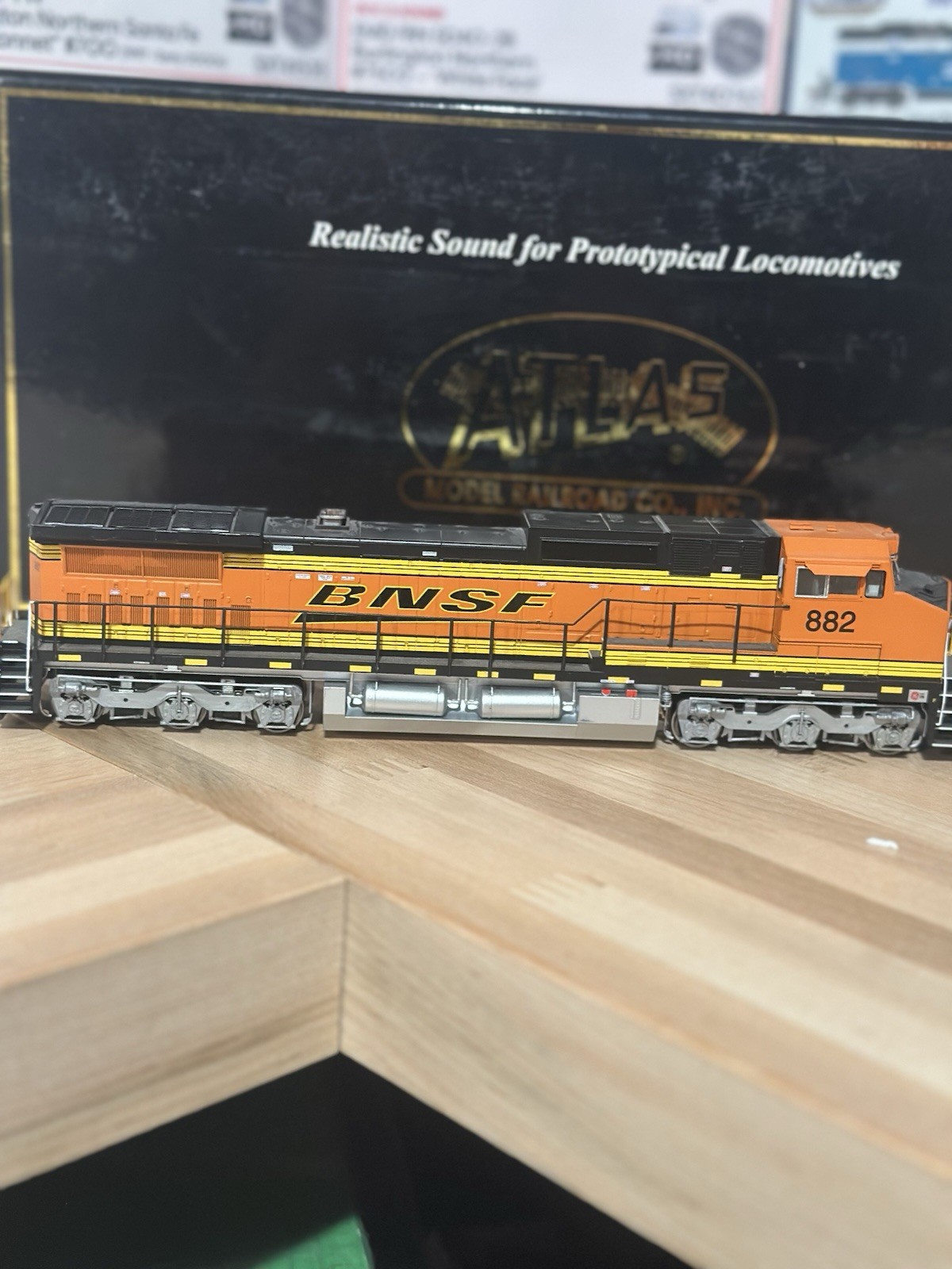 Atlas HO GE Dash 8-40CW BNSF #882 Master Series Gold DCC Sound Lightly Weathered