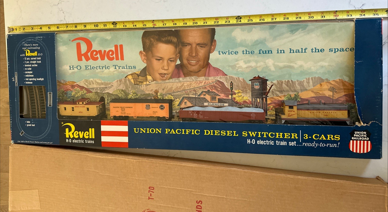 Revell Union Pacific Diesel Switcher 3-cars H-O Electric Model No. t7000-2795