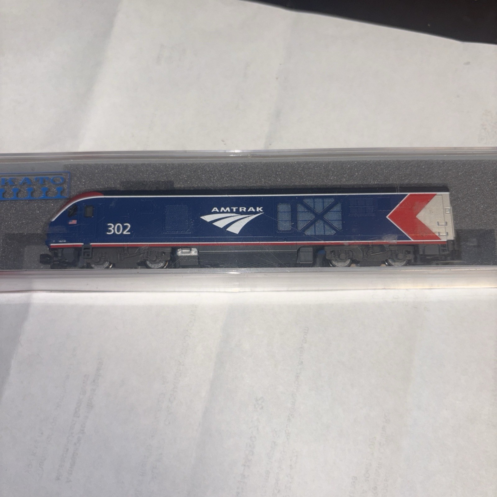 N SCALE KATO ALC-42 CHARGER LOCOMOTIVE – AMTRAK #302 – NEW